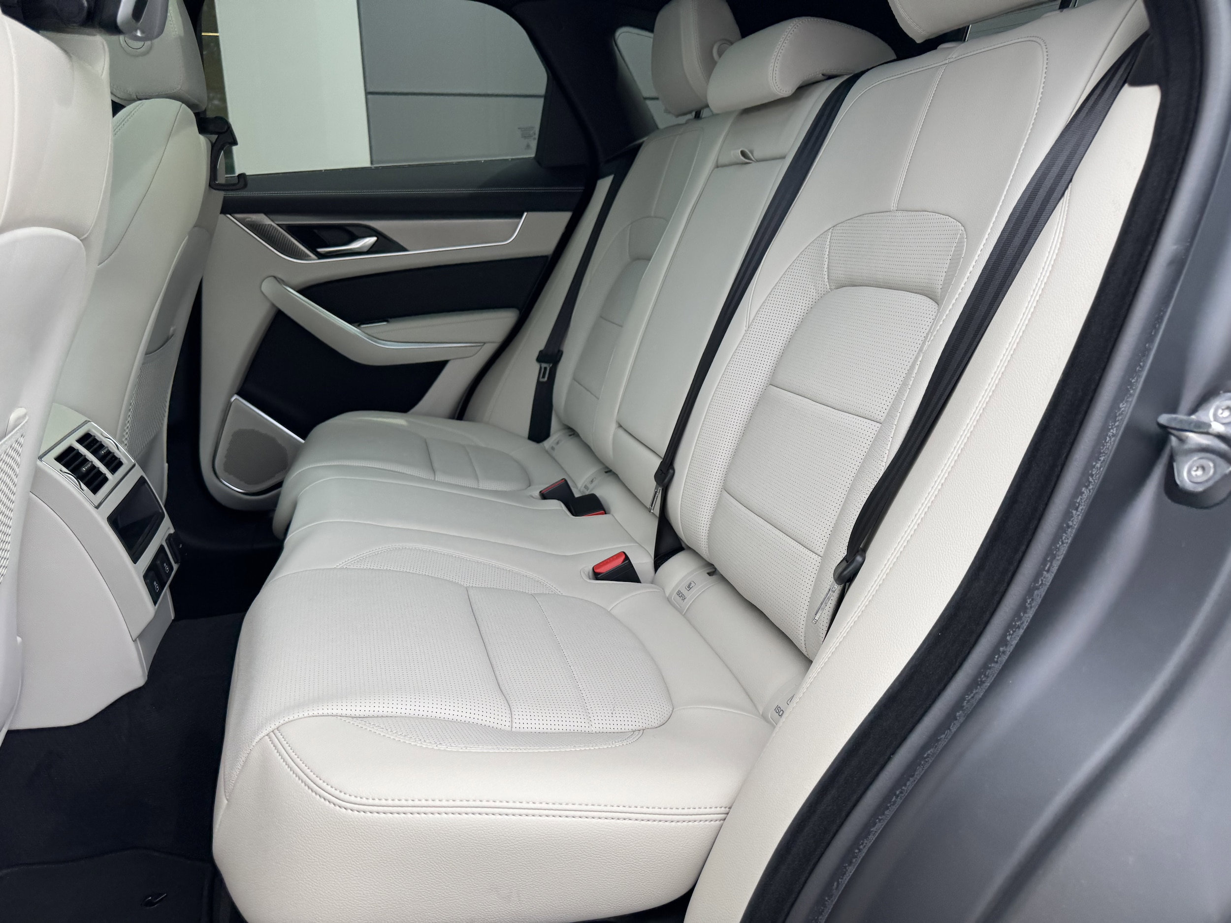 2026 Jaguar F-Pace R-Dynamic S - Photo 30