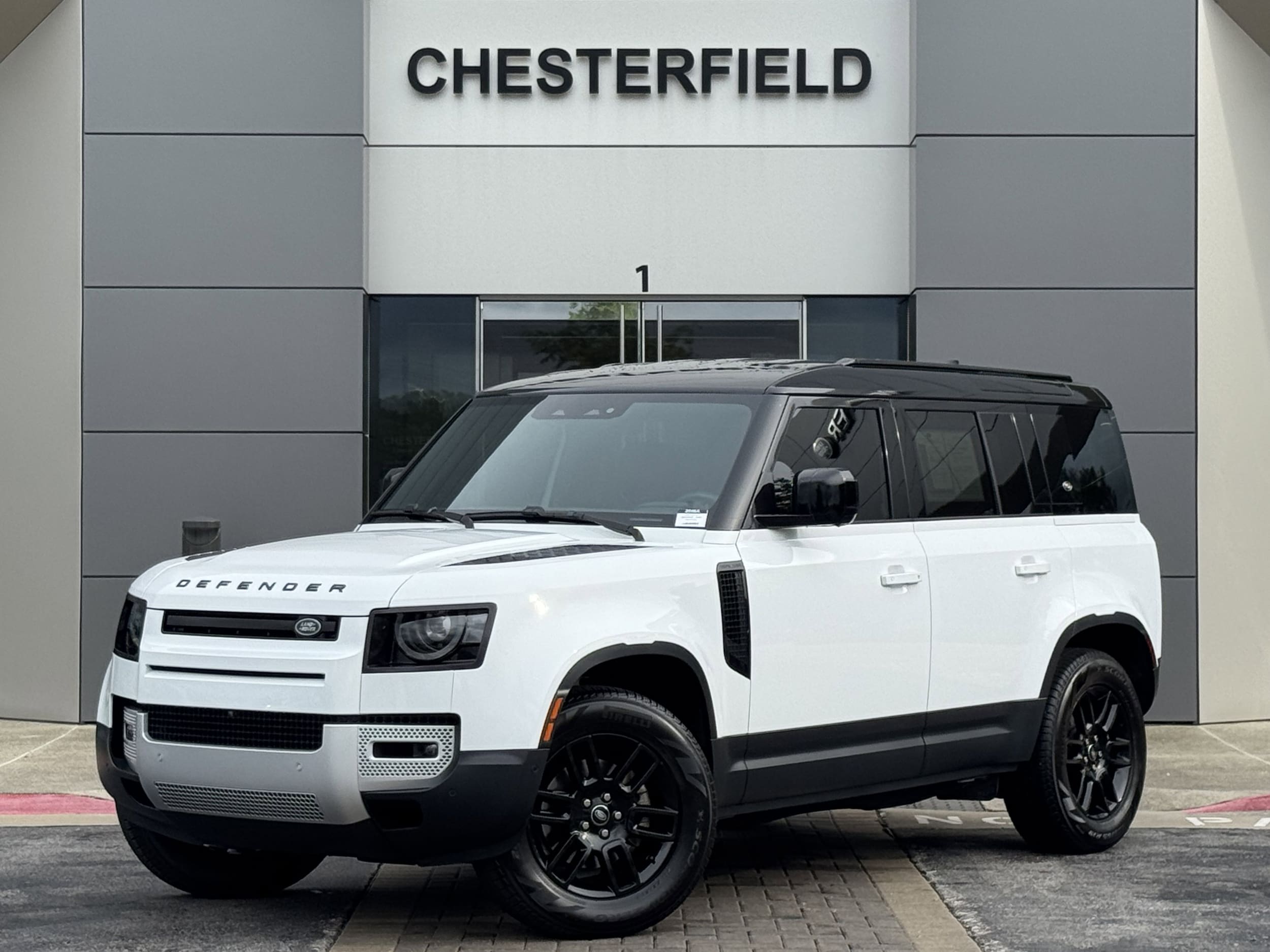 2023 Land Rover Defender S's photo