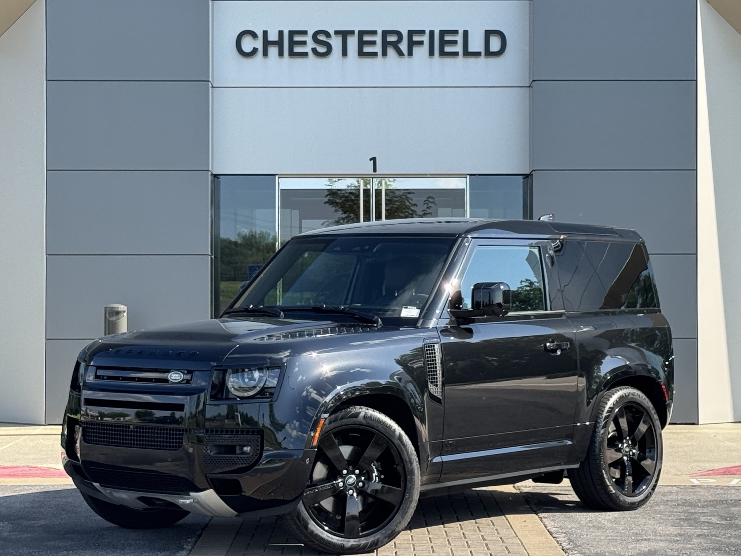2024 Land Rover Defender 90 V8 P525's photo
