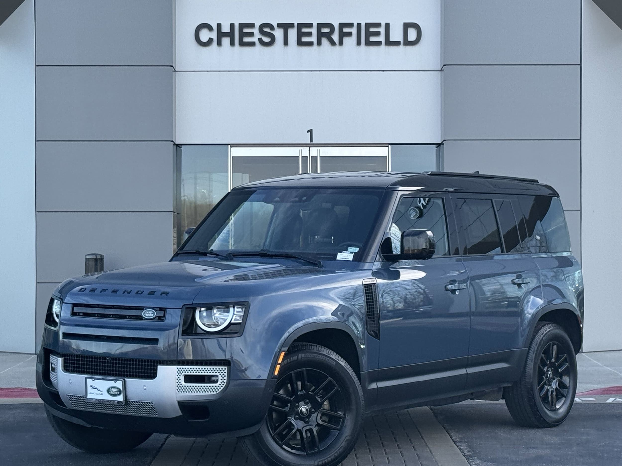 2023 Land Rover Defender S's photo