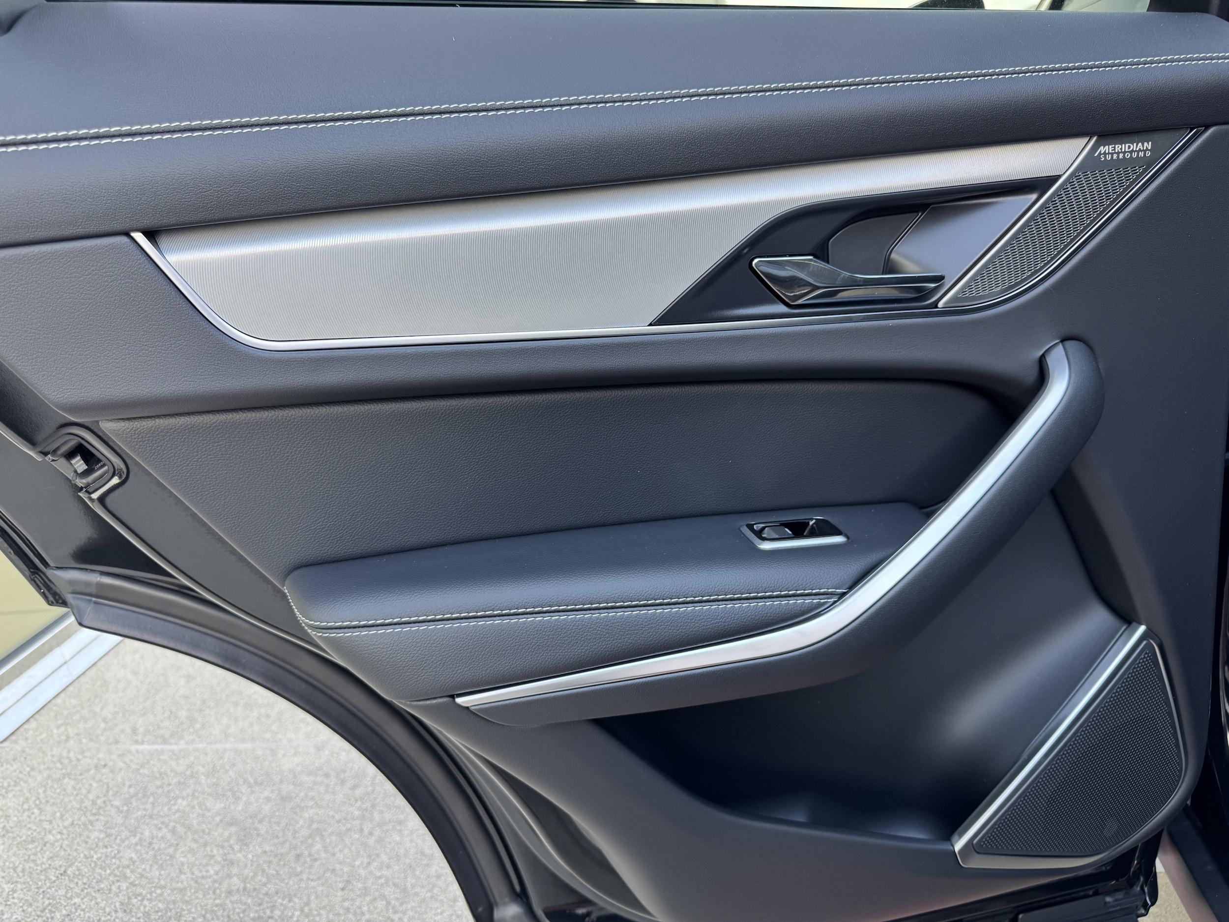 2026 Jaguar F-Pace R-Dynamic S - Photo 29