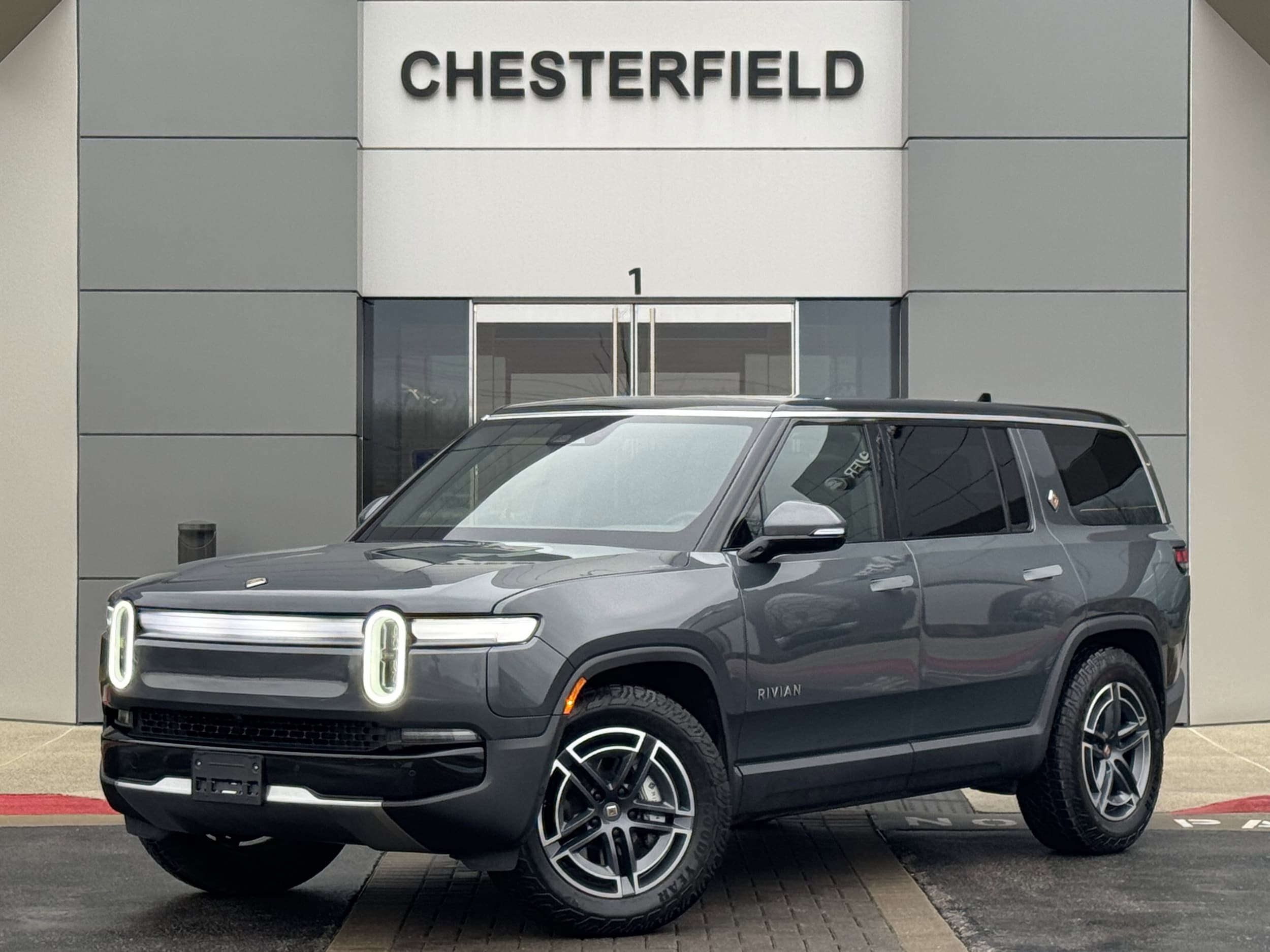 2025 Rivian R1S Adventure's photo