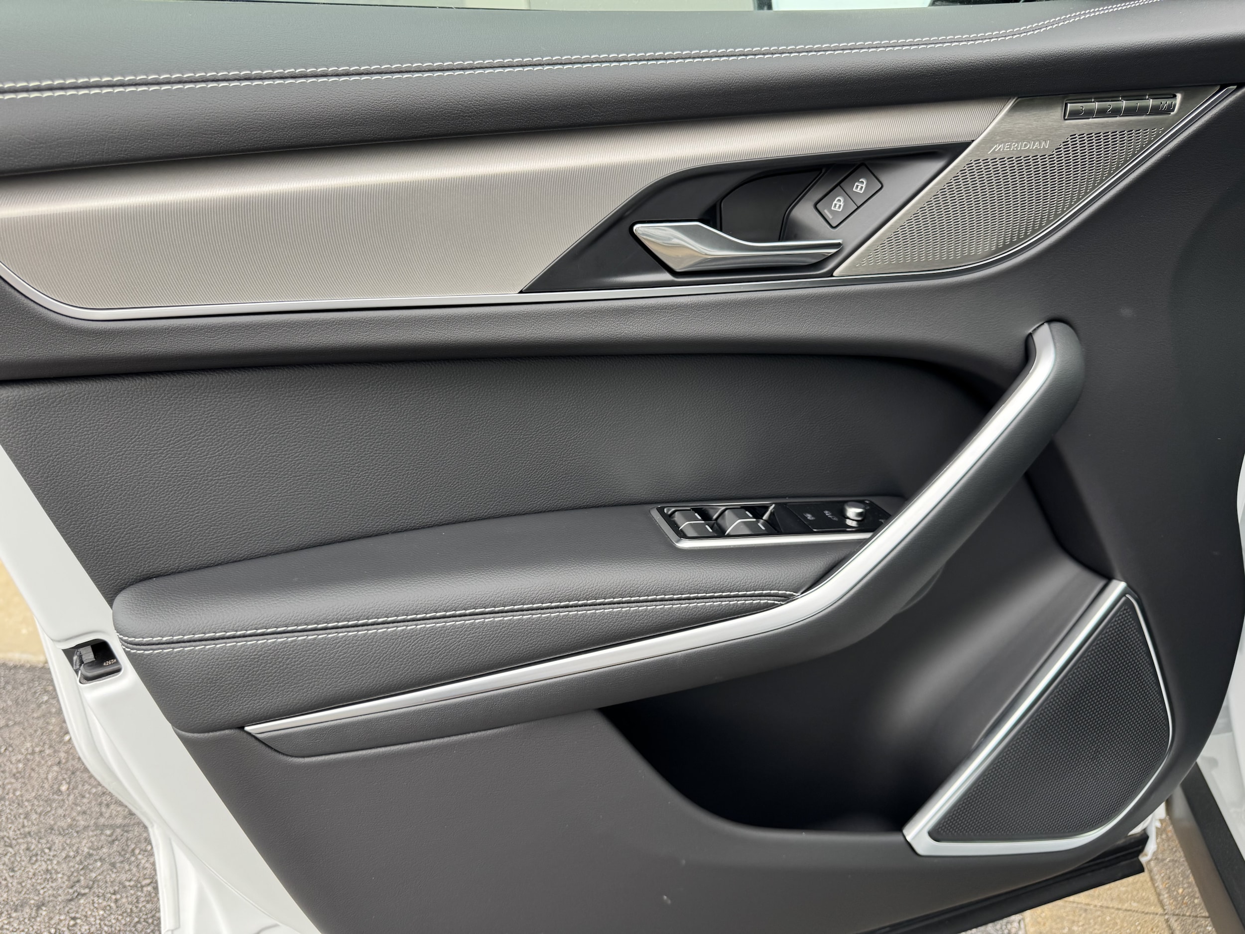2026 Jaguar F-Pace R-Dynamic S - Photo 10