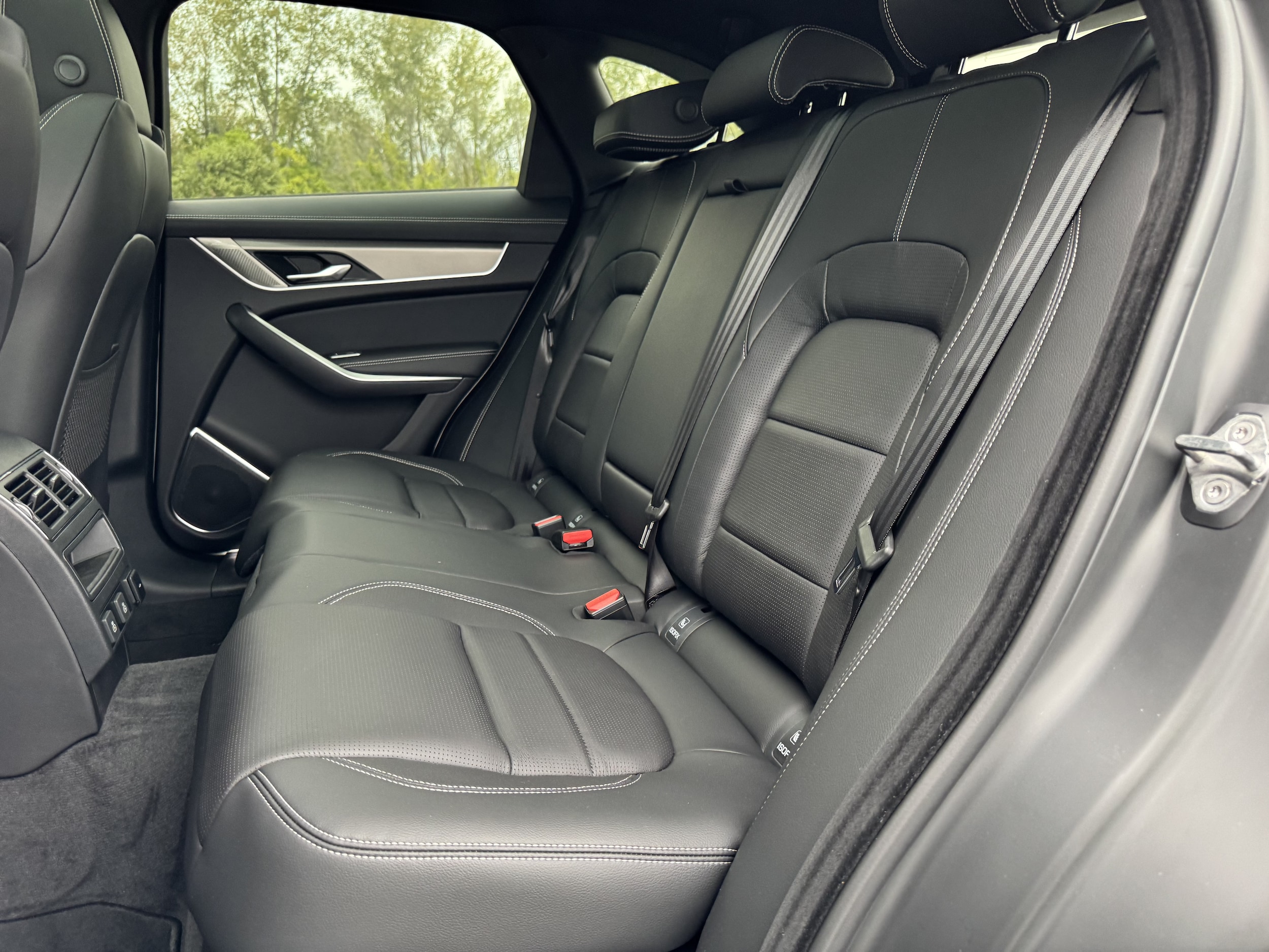 2026 Jaguar F-Pace R-Dynamic S - Photo 27