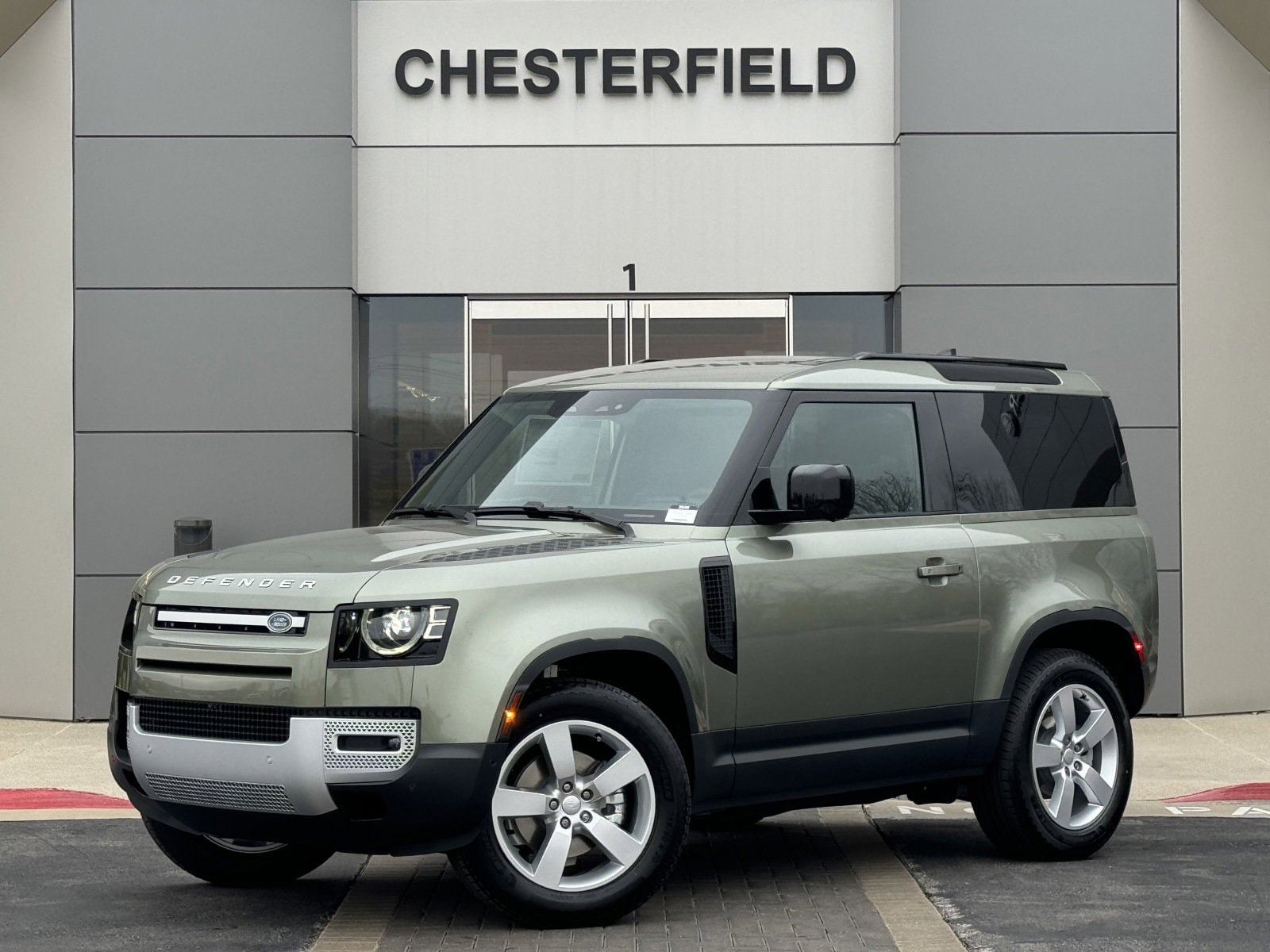 2025 Land Rover Defender S's photo