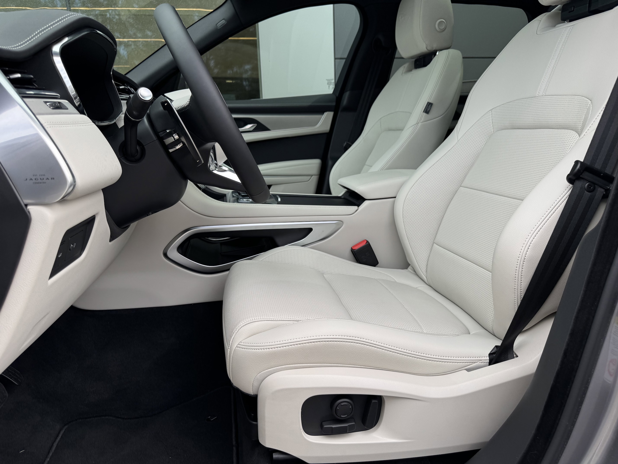 2026 Jaguar F-Pace R-Dynamic S - Photo 18