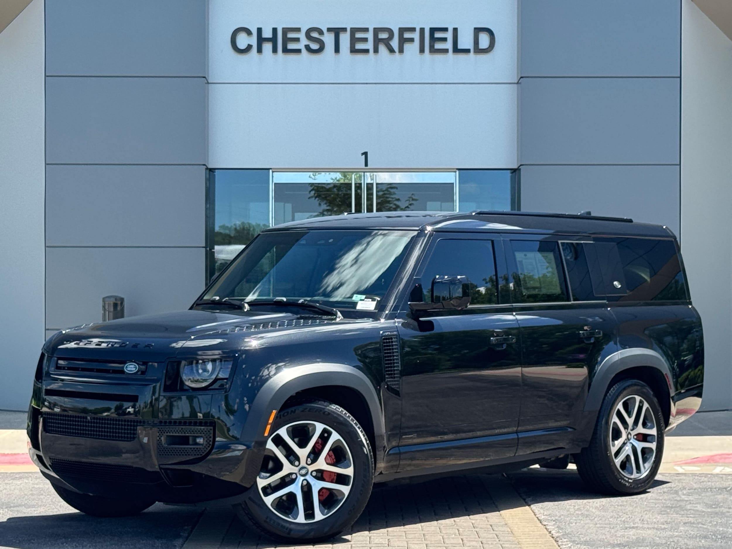 2023 Land Rover Defender X's photo