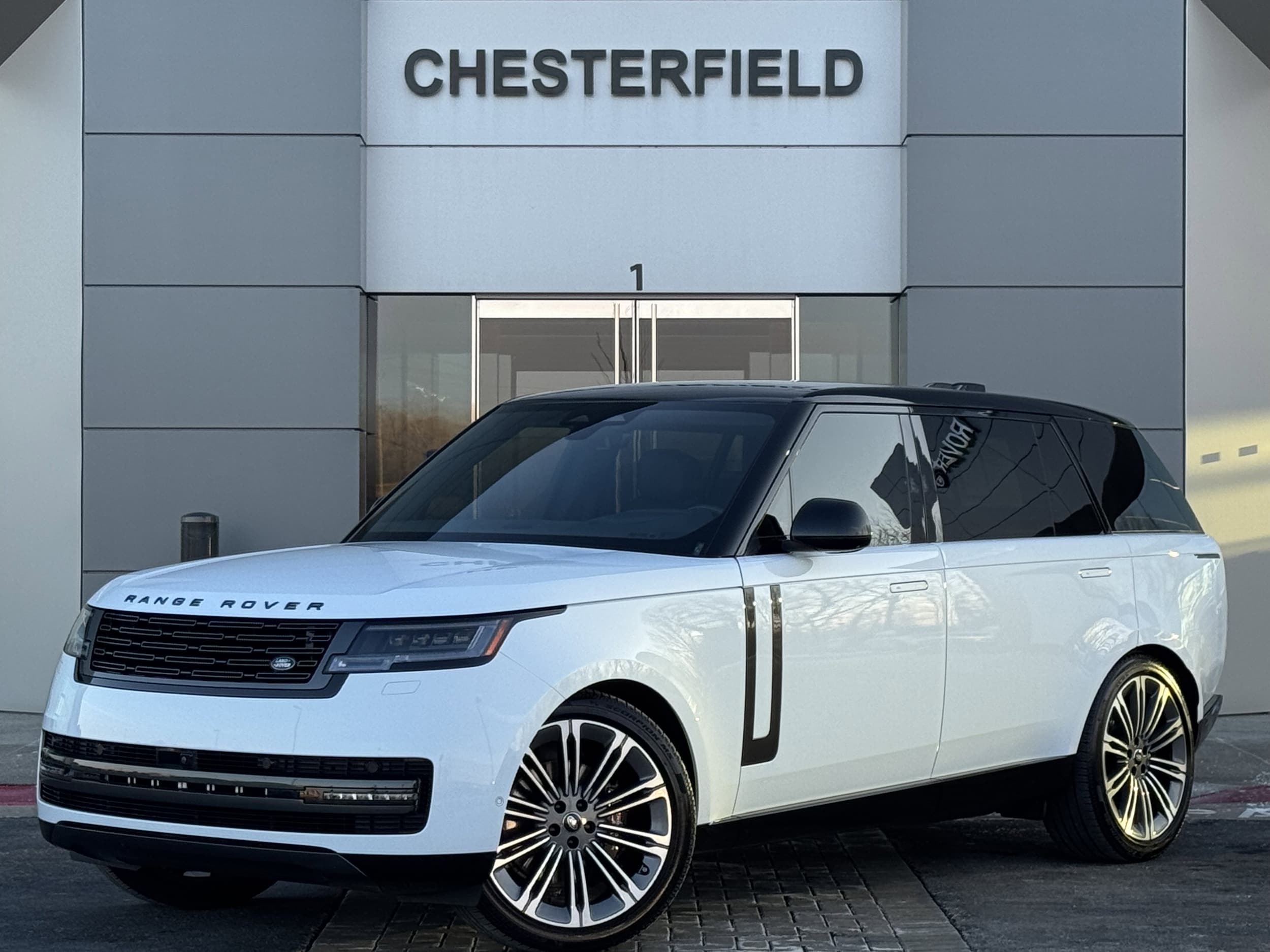2025 Land Rover Range Rover SE's photo