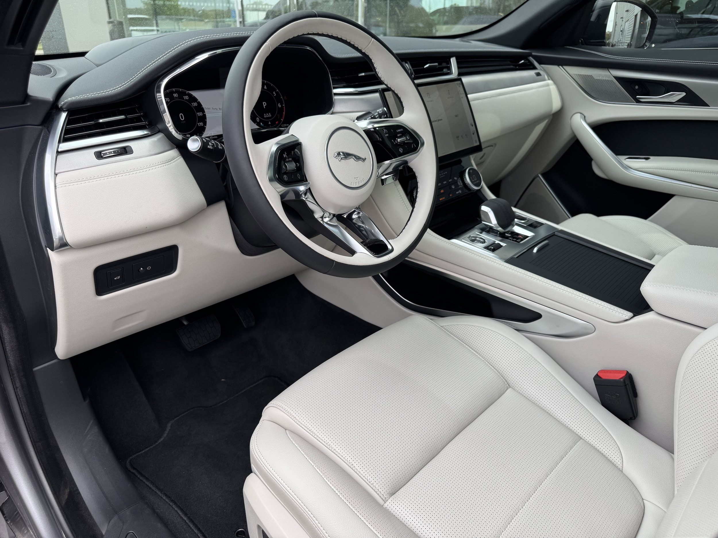 2026 Jaguar F-Pace R-Dynamic S - Photo 16