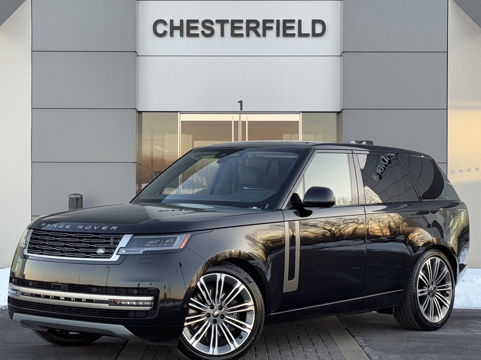 2025 Land Rover Range Rover SE's photo