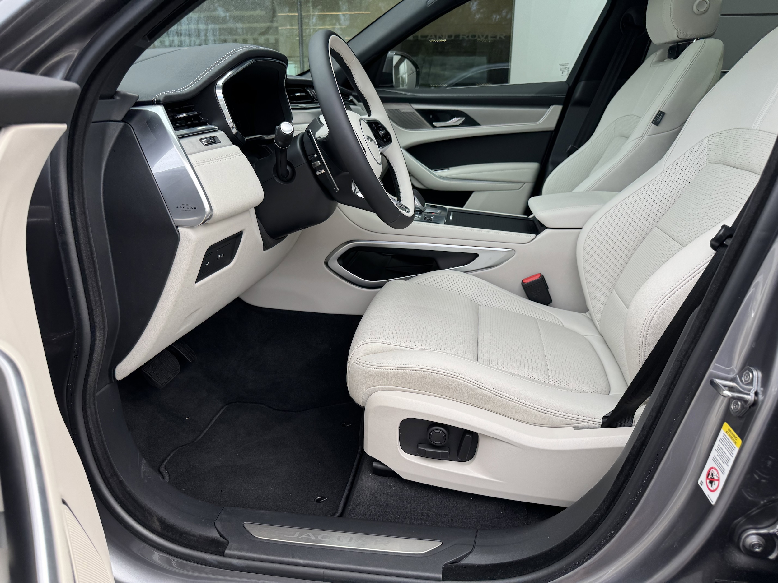 2026 Jaguar F-Pace R-Dynamic S - Photo 17