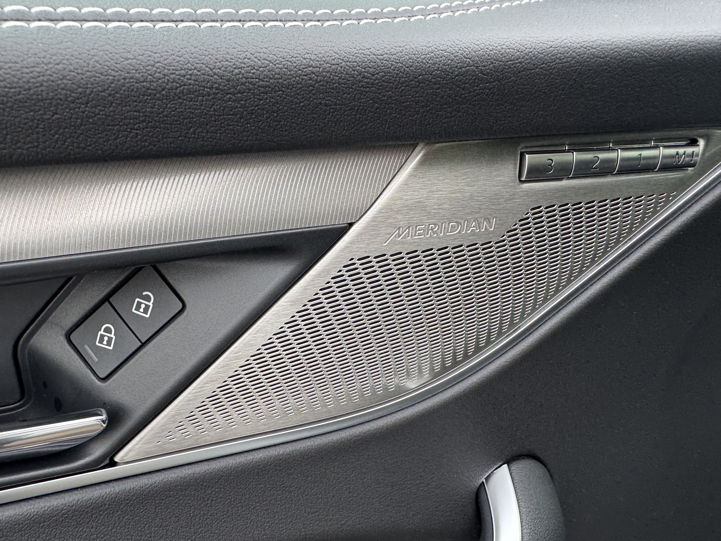 2026 Jaguar F-Pace R-Dynamic S - Photo 11