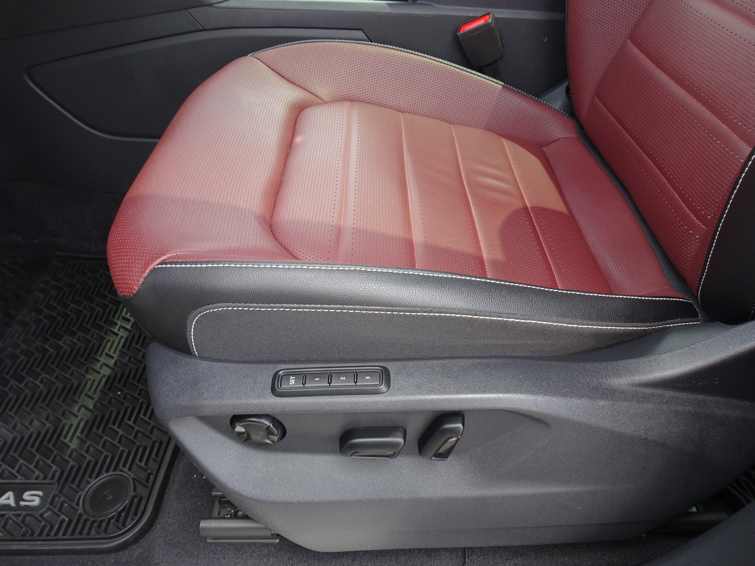 2023 Volkswagen Atlas Cross Sport SEL Premium R-Line - Photo 13