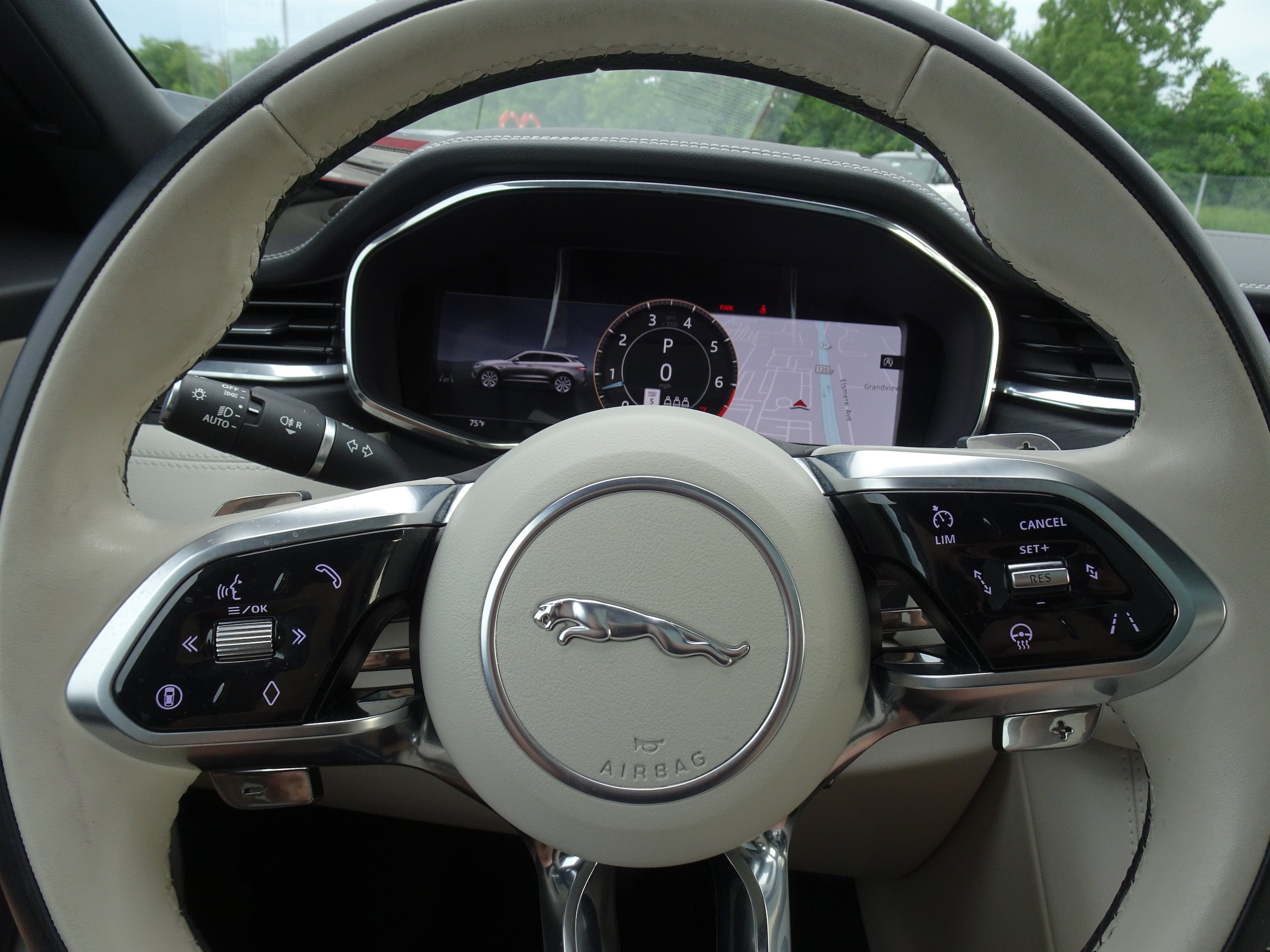 2025 Jaguar F-PACE R-Dynamic S - Photo 30
