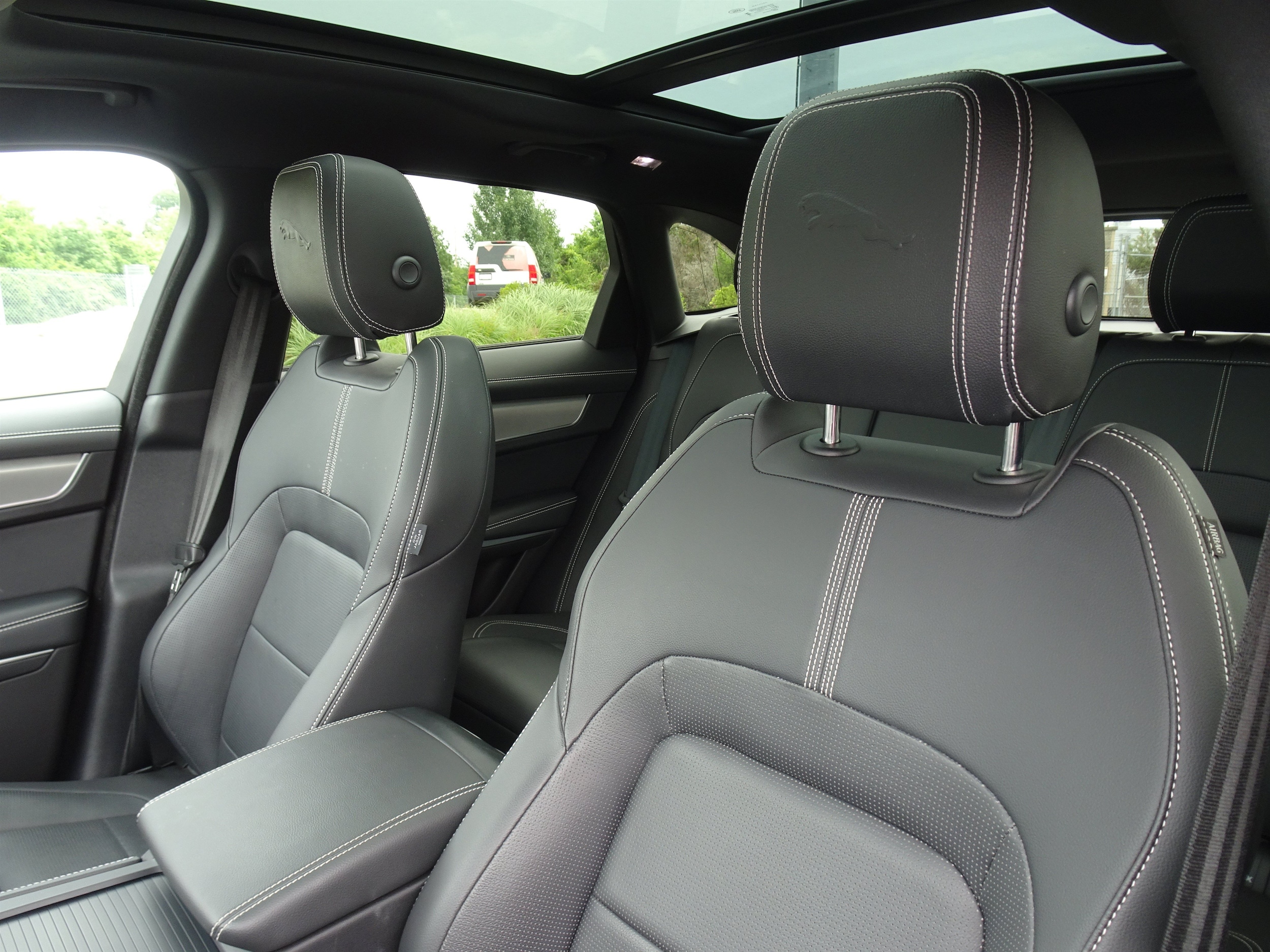 2025 Jaguar F-PACE R-Dynamic S - Photo 19