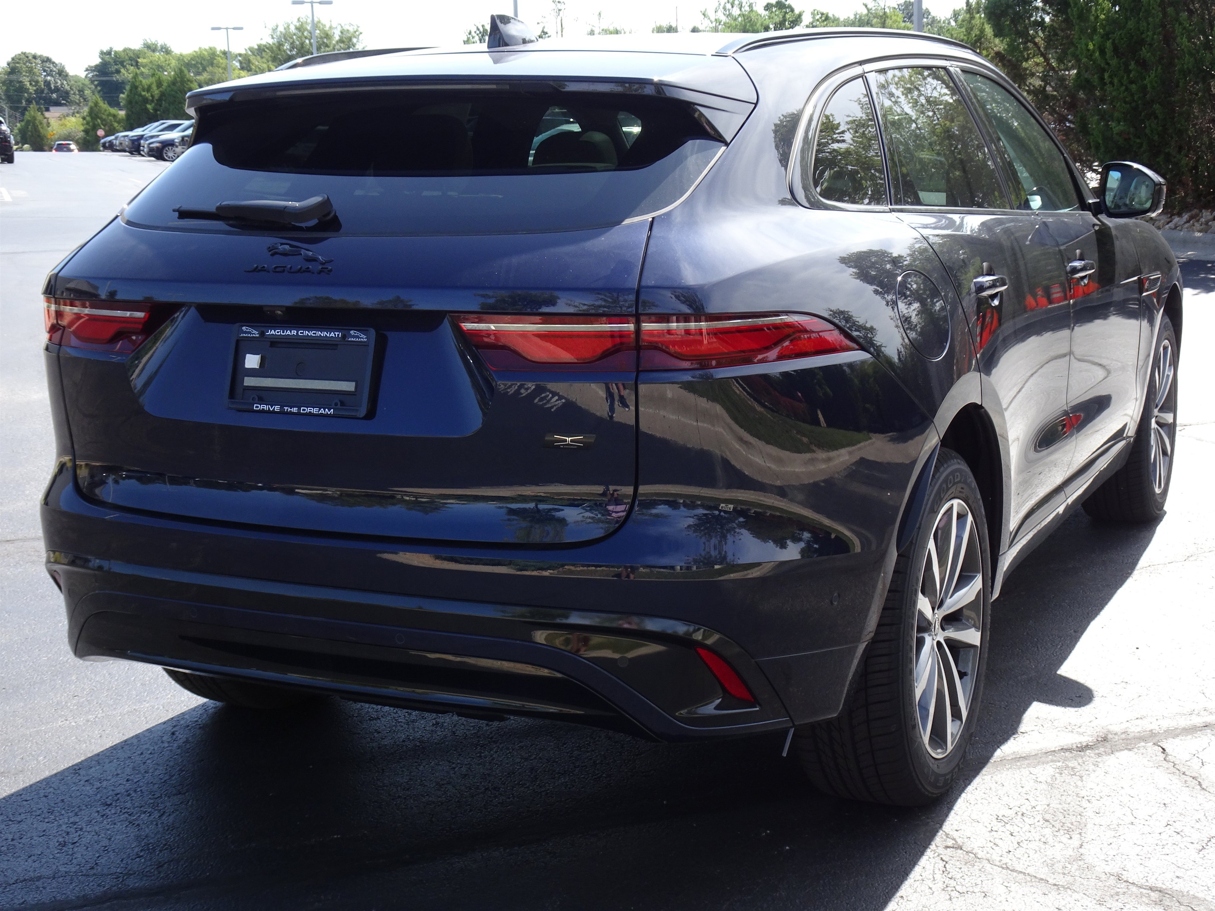 2026 Jaguar F-Pace R-Dynamic S - Photo 6