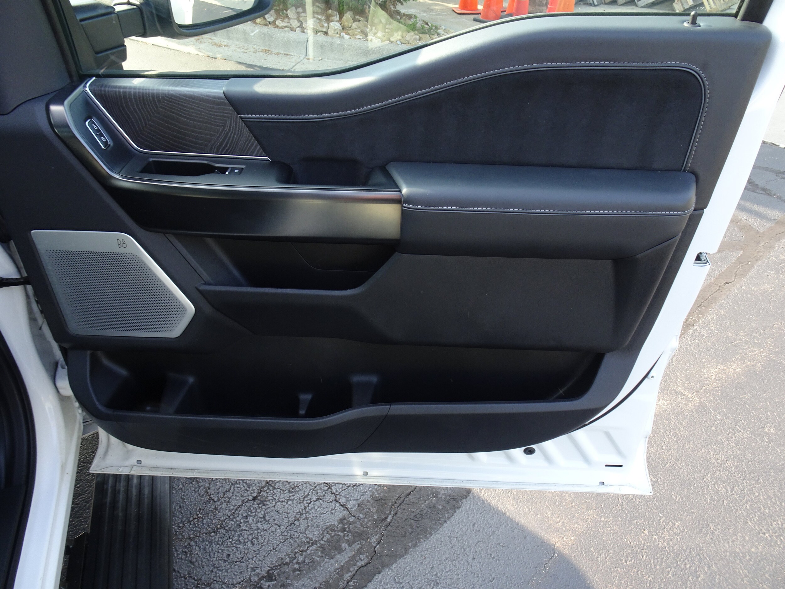 2023 Ford F-150 Platinum - Photo 29