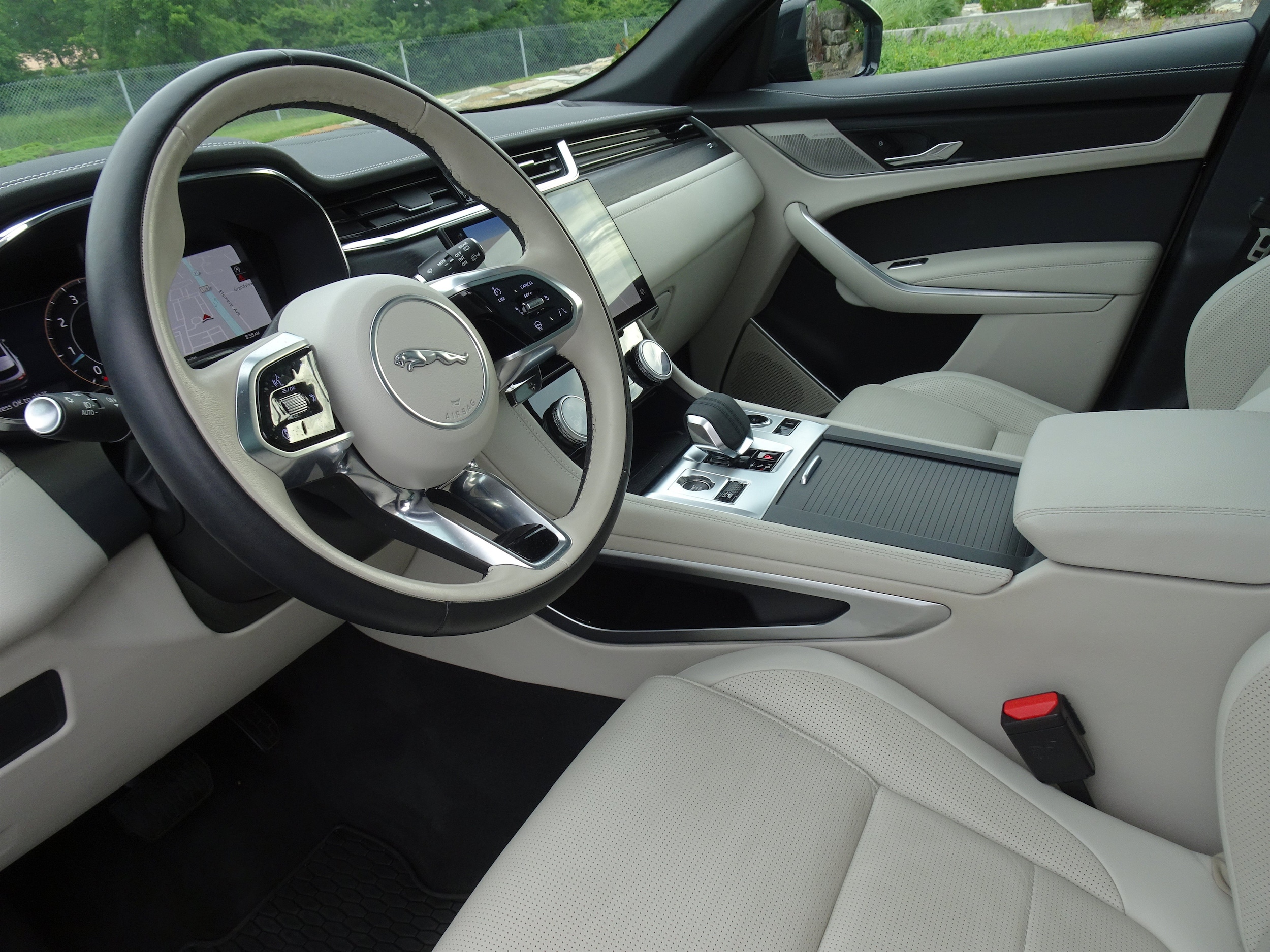 2025 Jaguar F-PACE R-Dynamic S - Photo 18