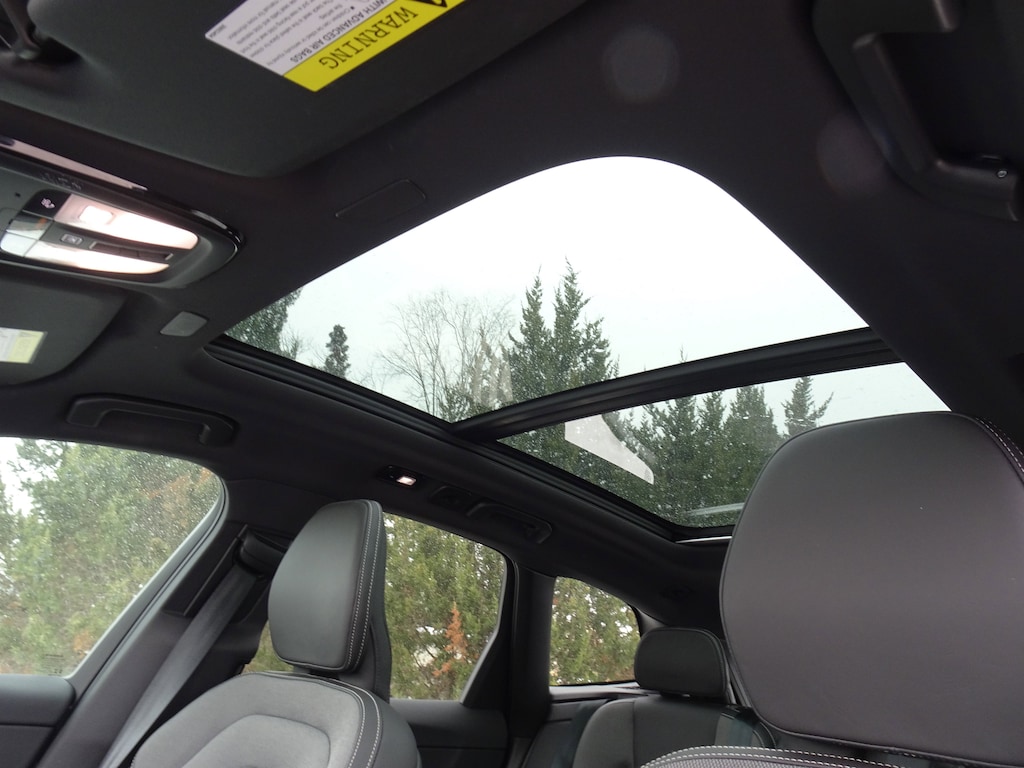 Used 2022 Volvo XC60 B6 AWD R-Design SUV