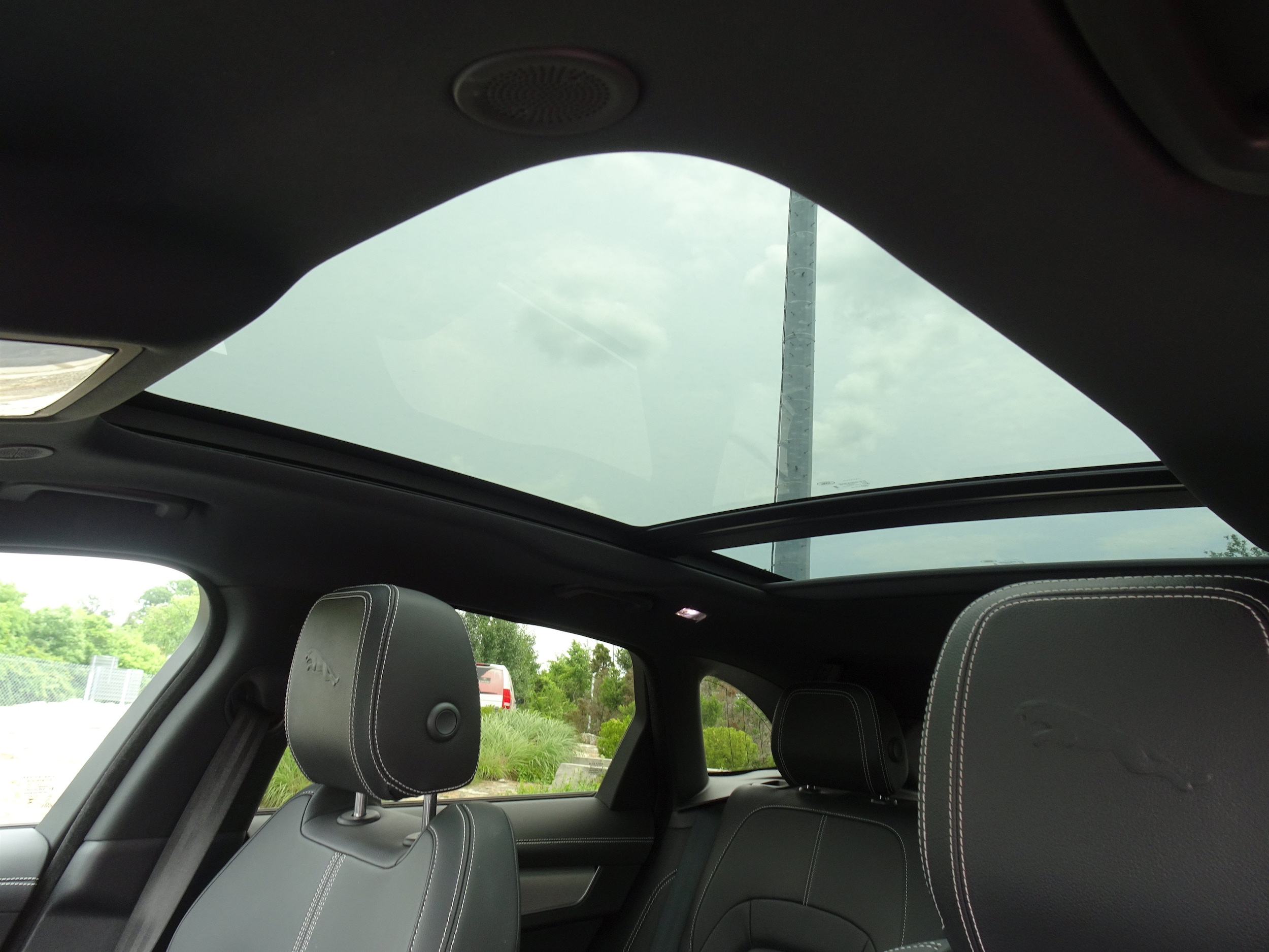 2025 Jaguar F-PACE R-Dynamic S - Photo 18