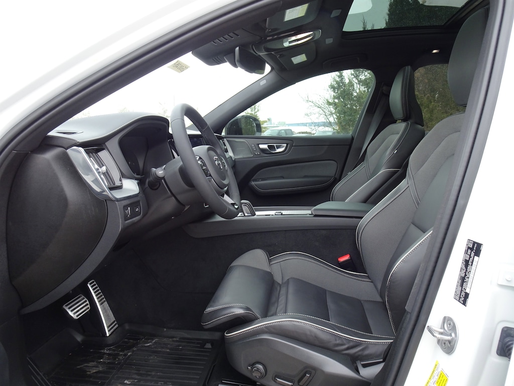 Used 2022 Volvo XC60 B6 AWD R-Design SUV