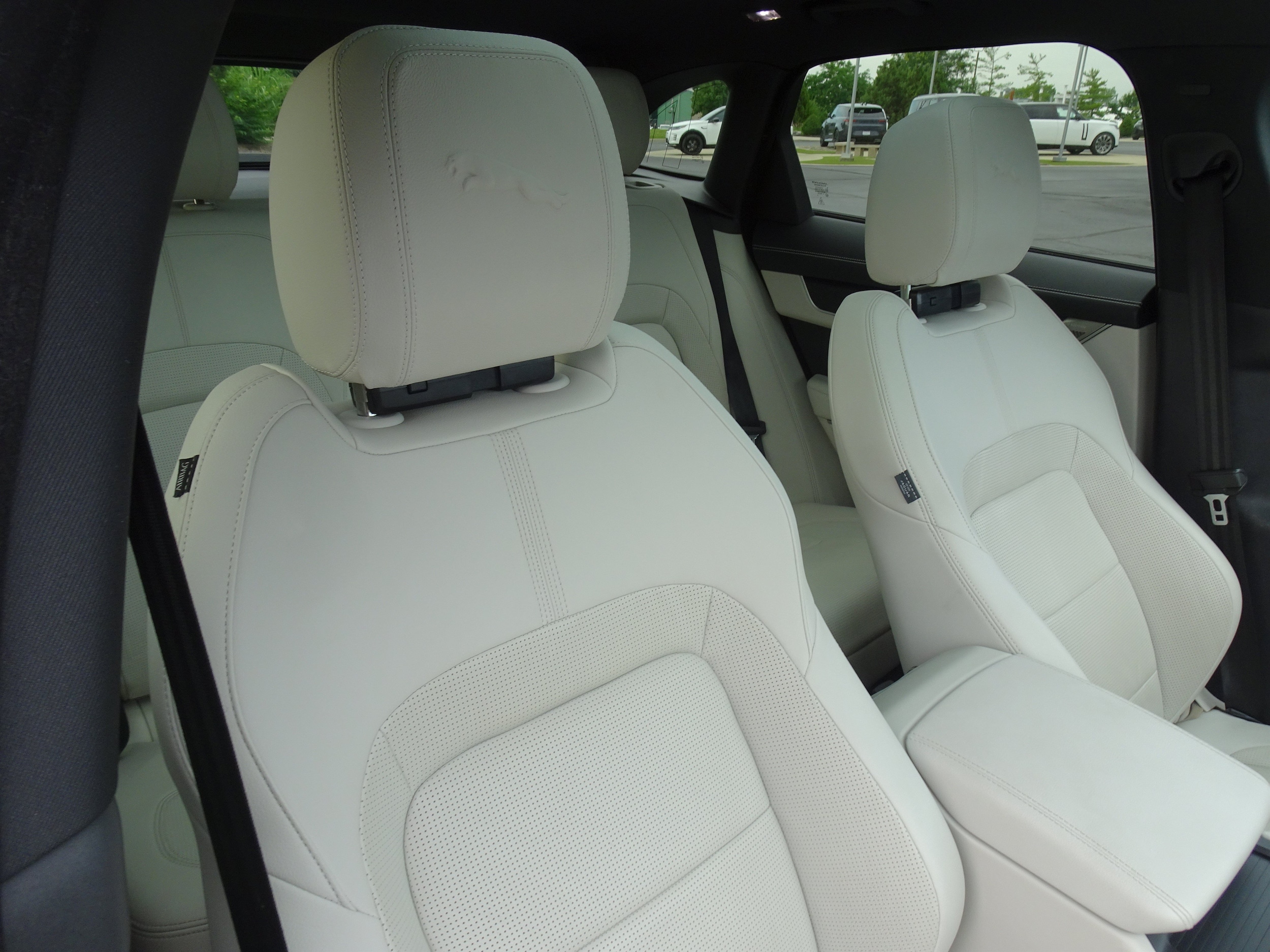 2025 Jaguar F-PACE R-Dynamic S - Photo 28