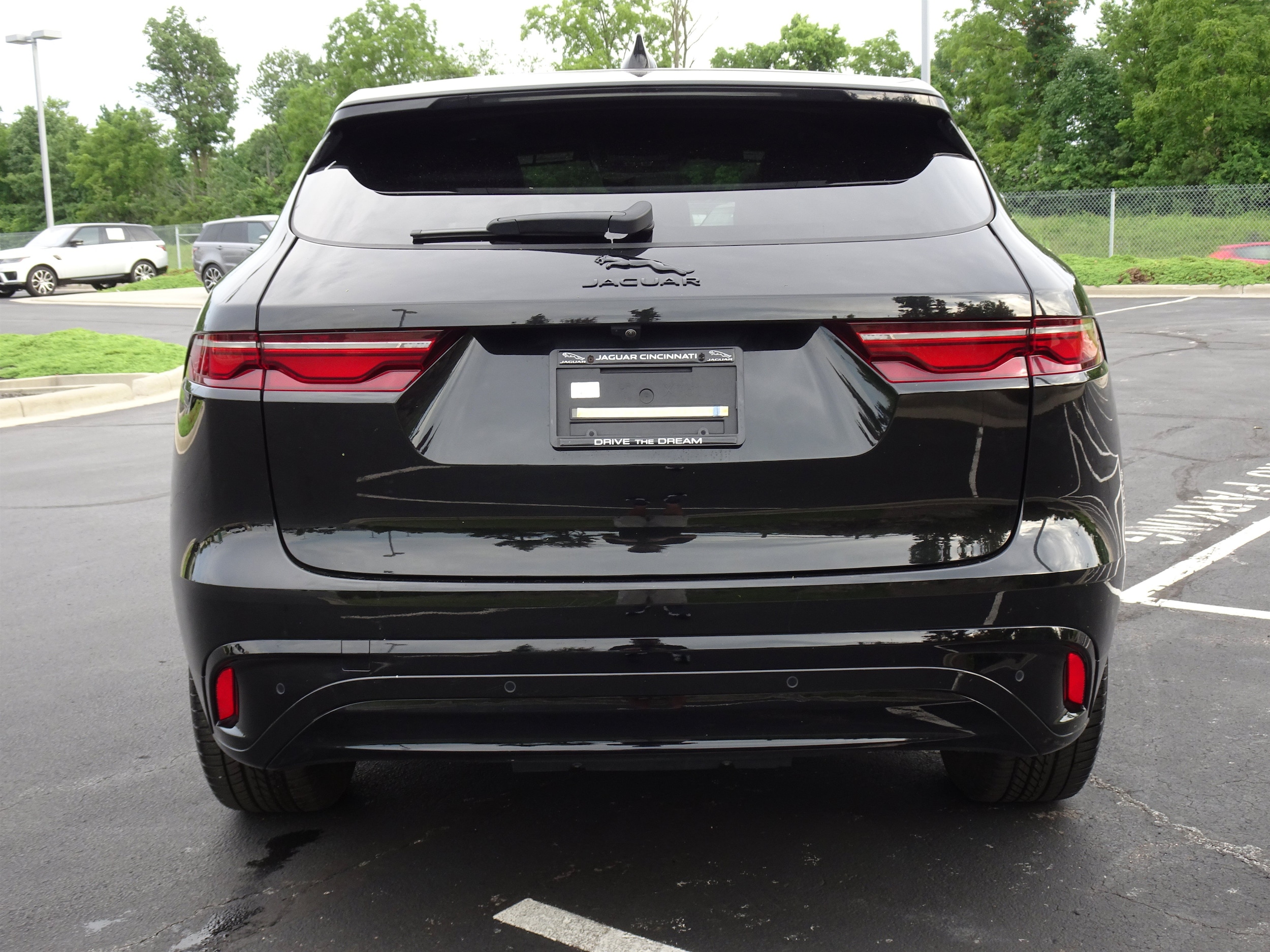 2025 Jaguar F-PACE R-Dynamic S - Photo 9