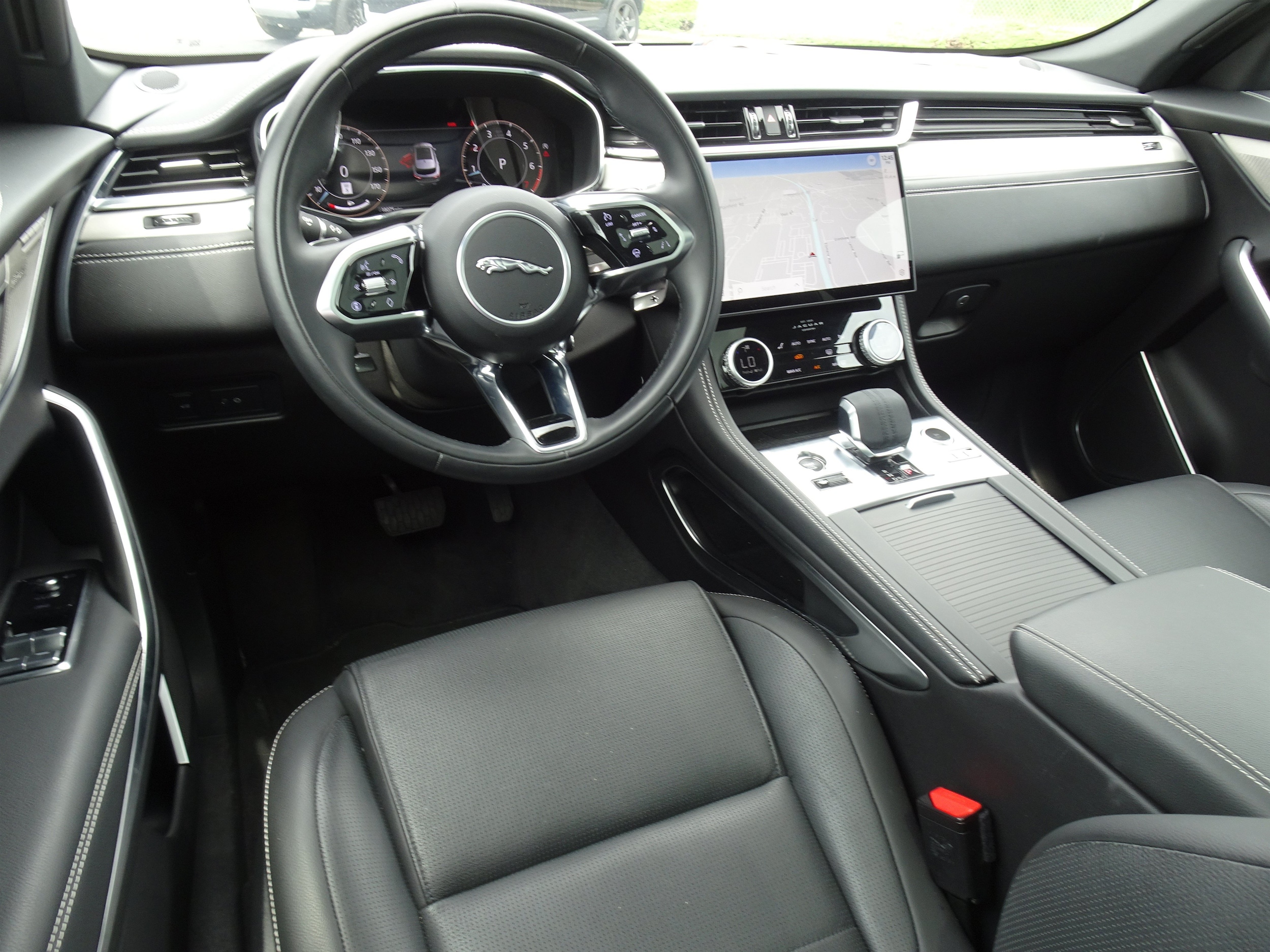 2025 Jaguar F-PACE R-Dynamic S - Photo 20