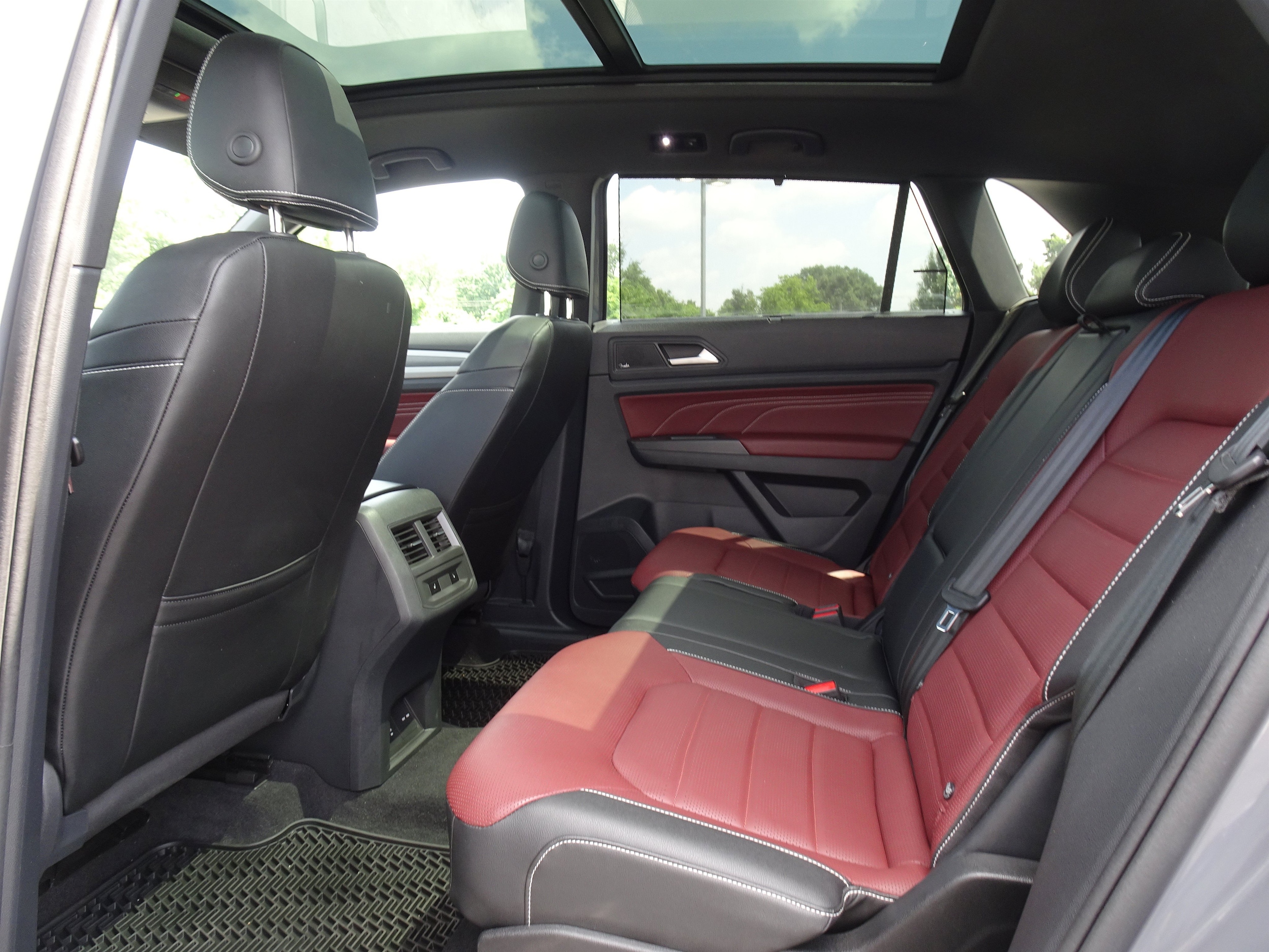 2023 Volkswagen Atlas Cross Sport SEL Premium R-Line - Photo 17