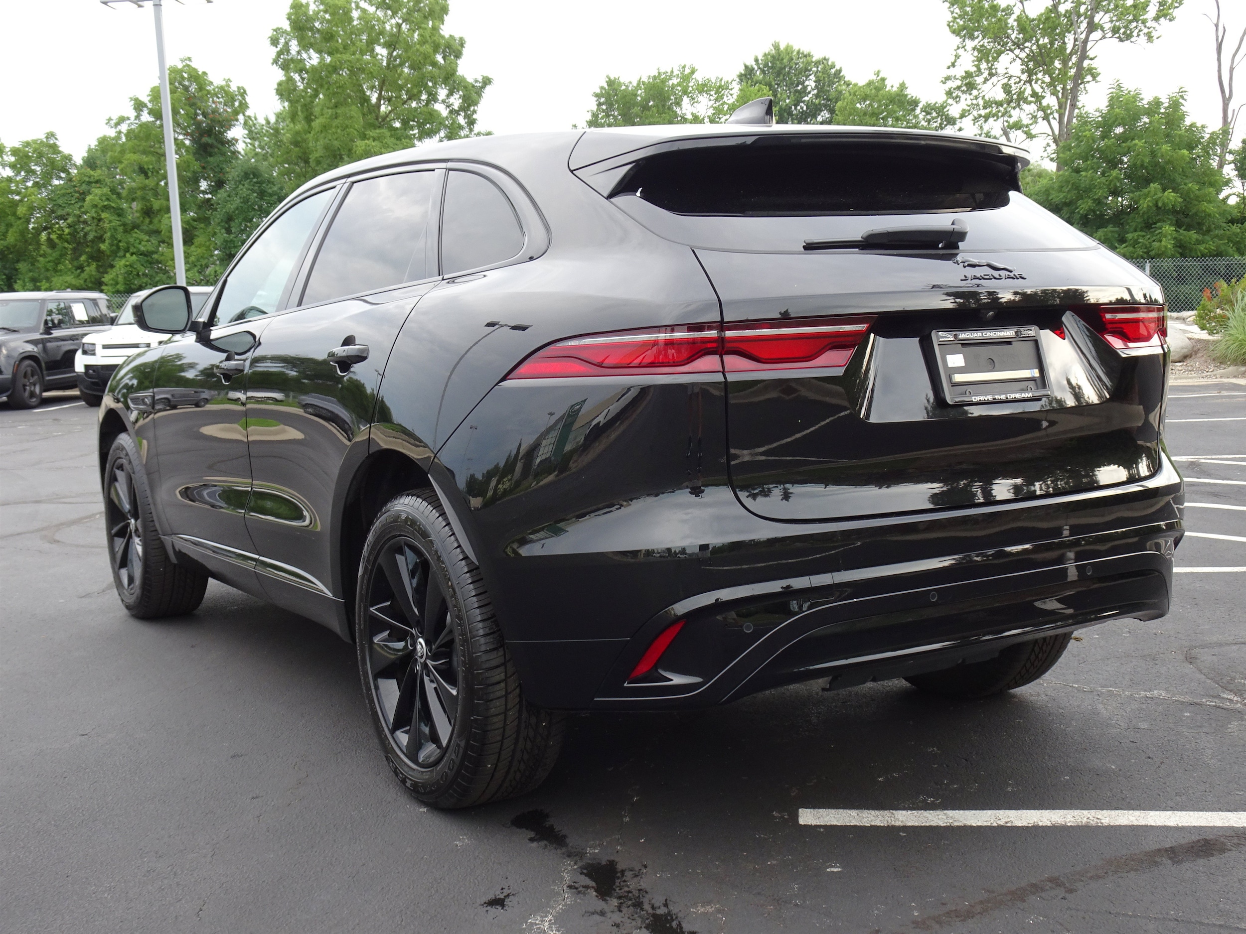 2025 Jaguar F-PACE R-Dynamic S - Photo 8