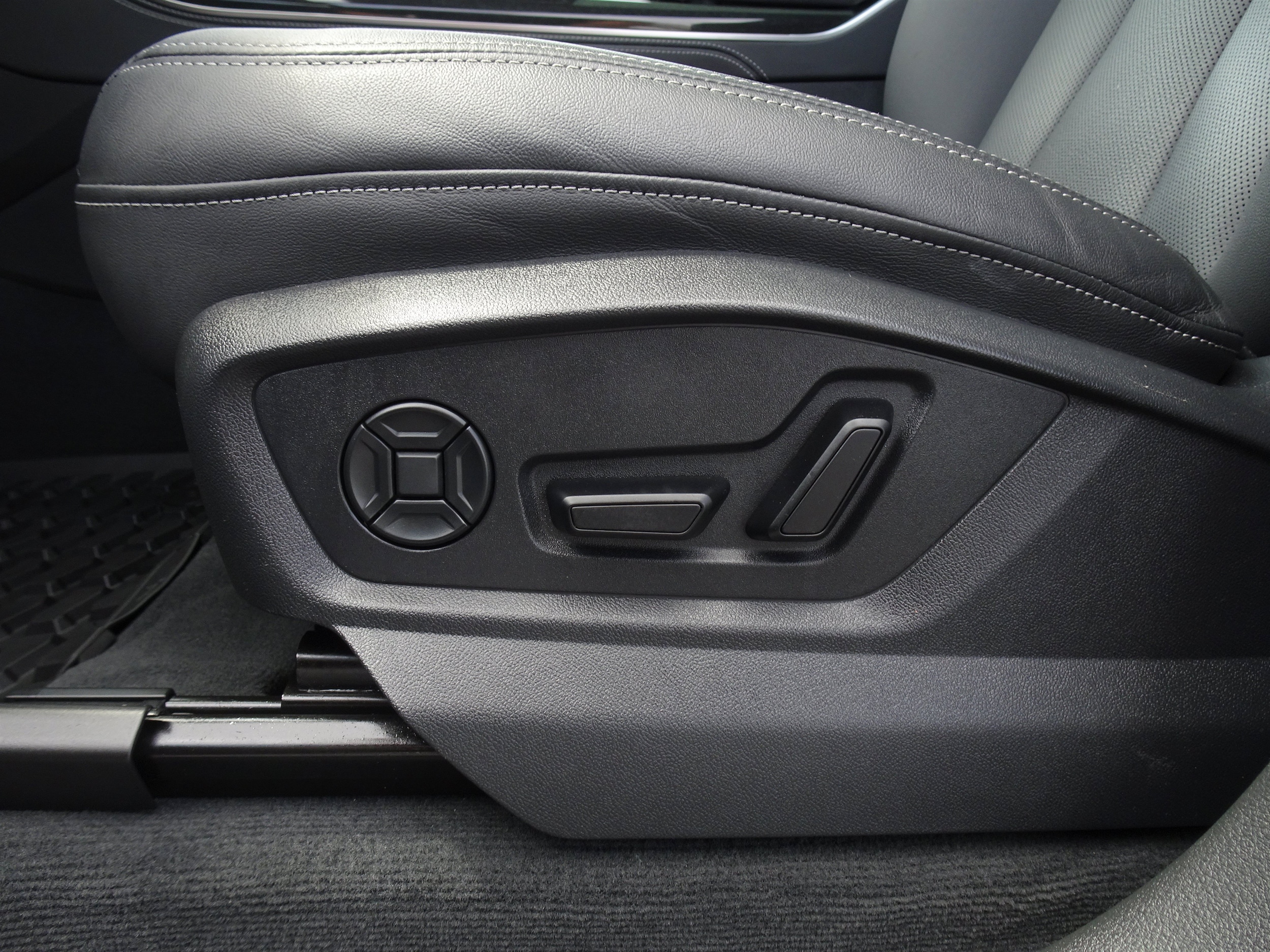 2025 Audi Q8 Premium Plus - Photo 13