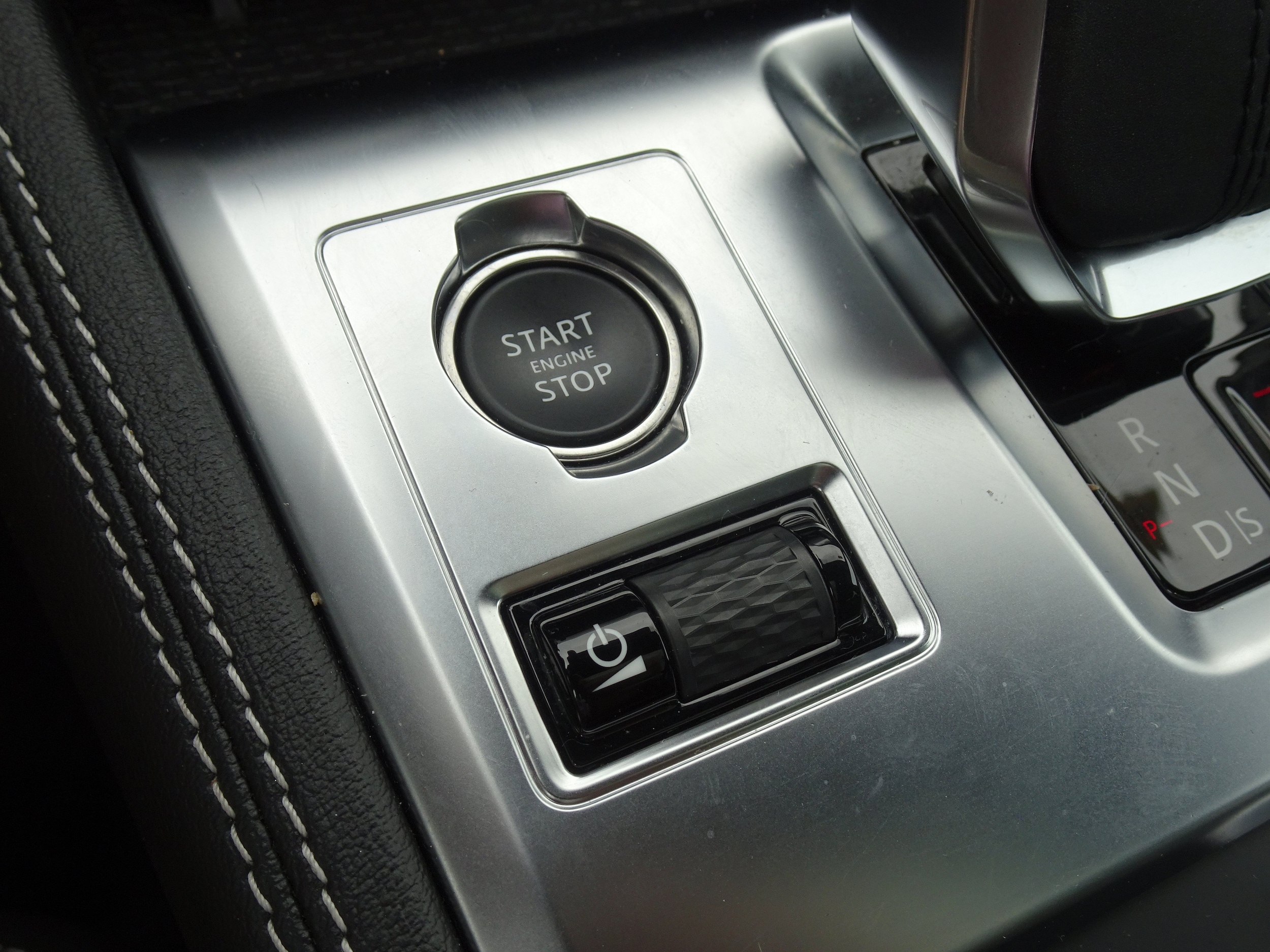 2025 Jaguar F-PACE R-Dynamic S - Photo 25