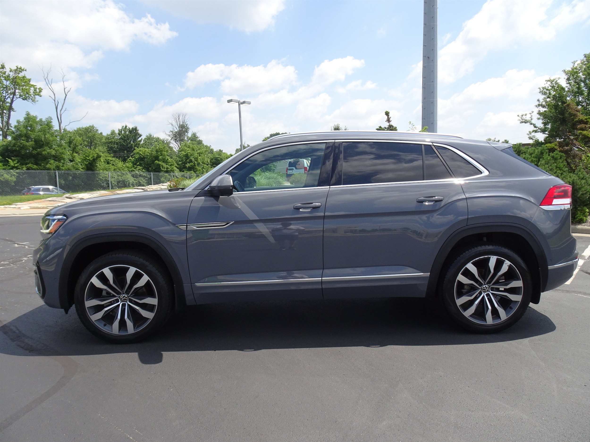 2023 Volkswagen Atlas Cross Sport SEL Premium R-Line - Photo 7