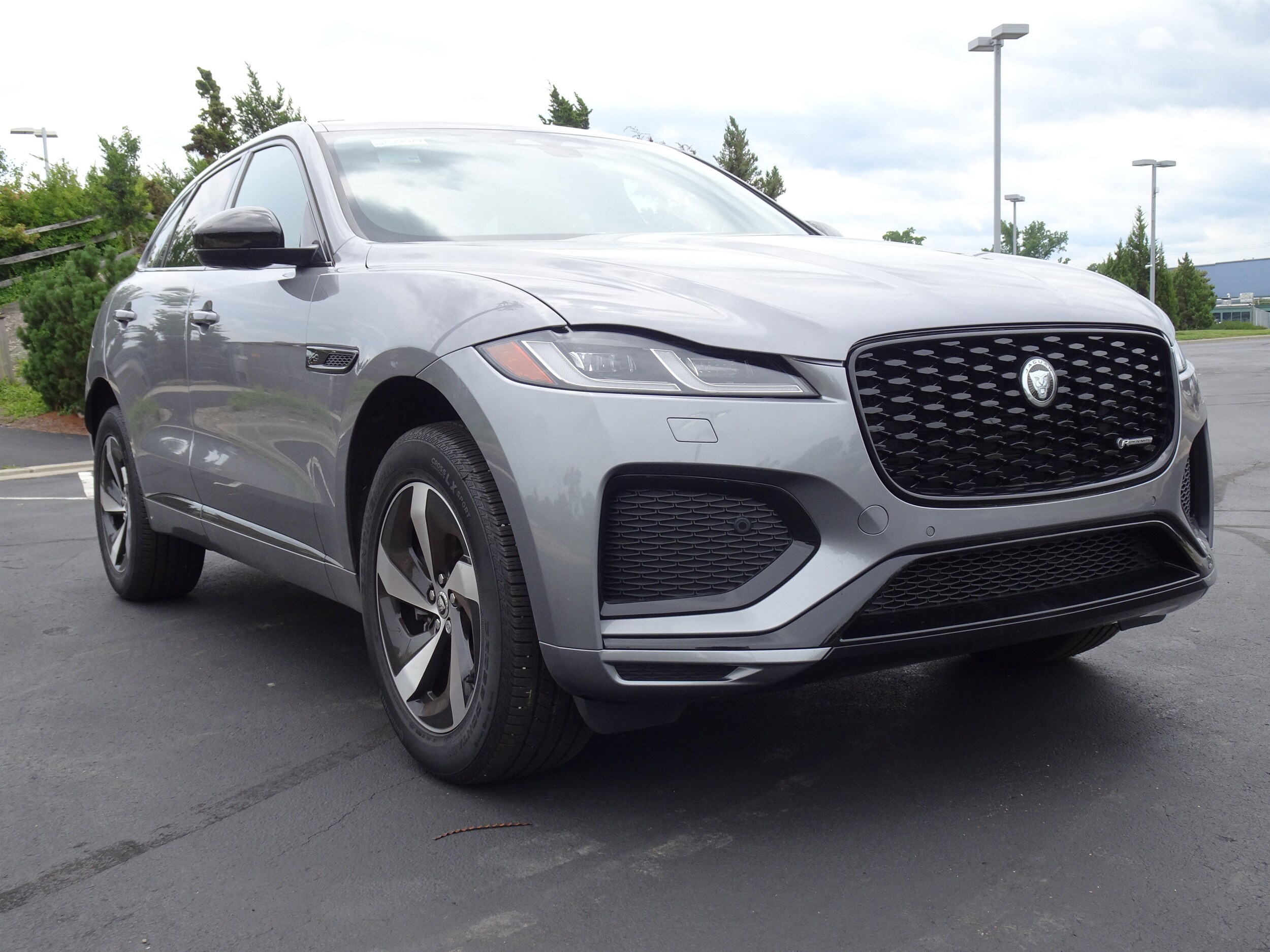 2025 Jaguar F-PACE R-Dynamic S - Photo 12