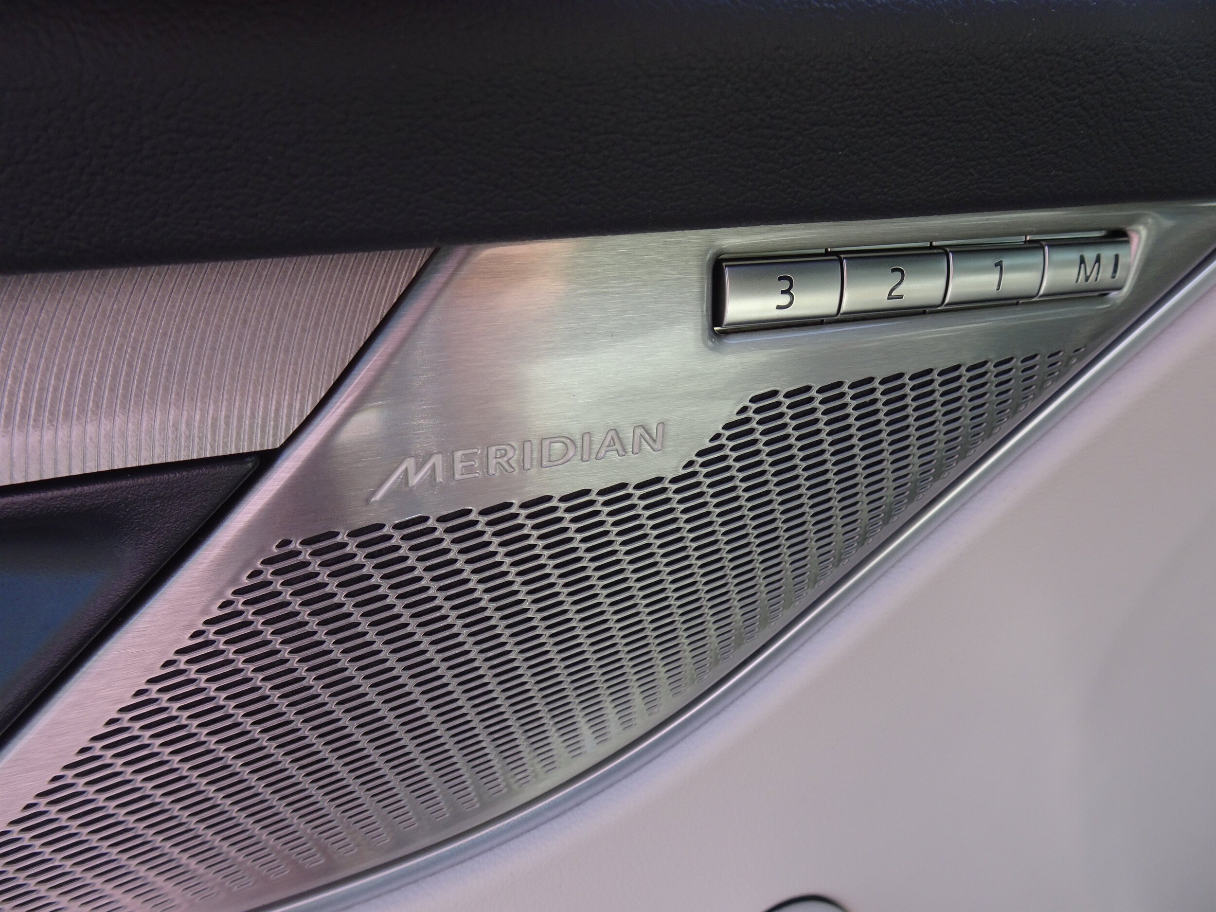 2026 Jaguar F-Pace R-Dynamic S - Photo 17