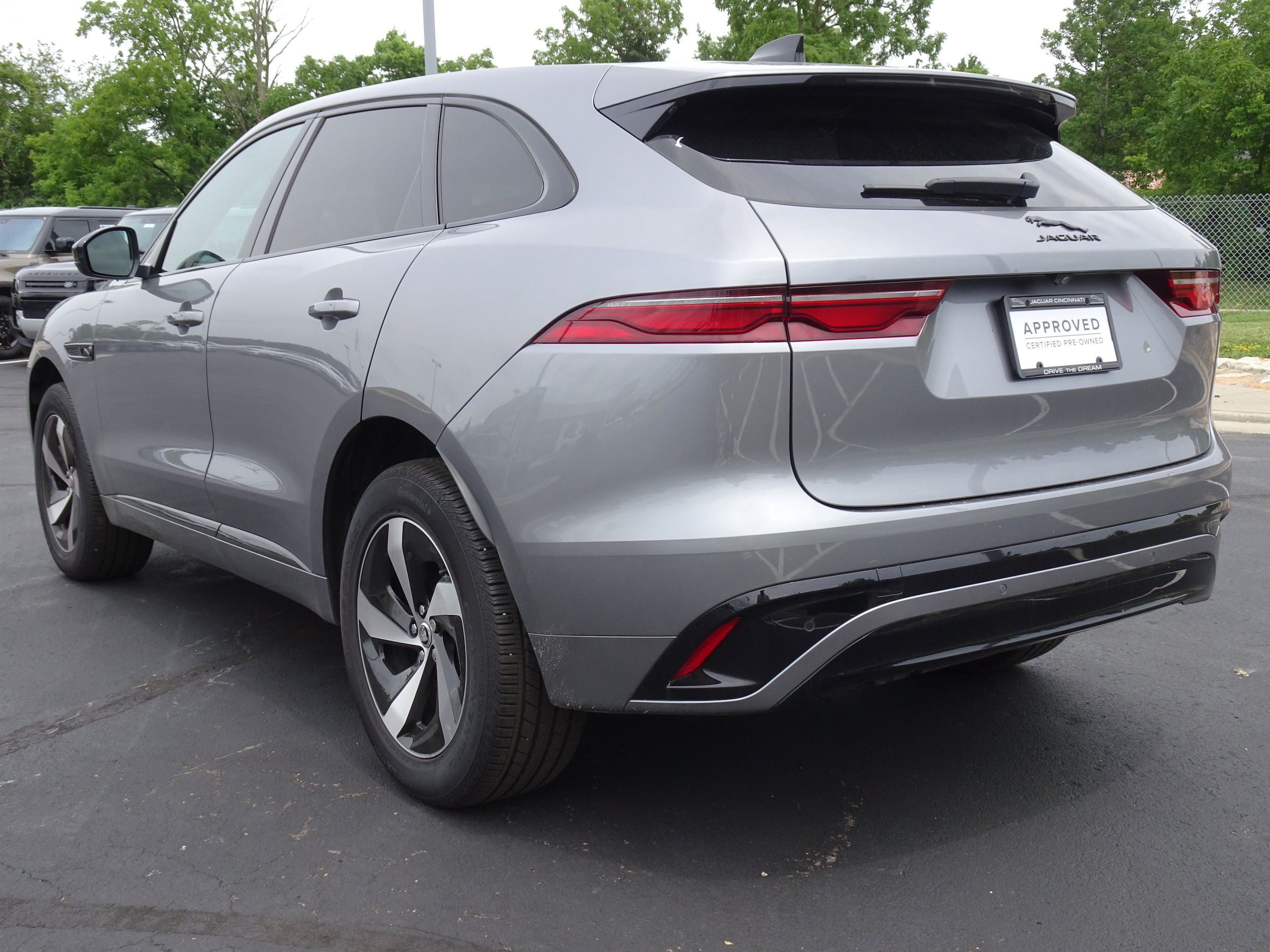 2025 Jaguar F-PACE R-Dynamic S - Photo 8