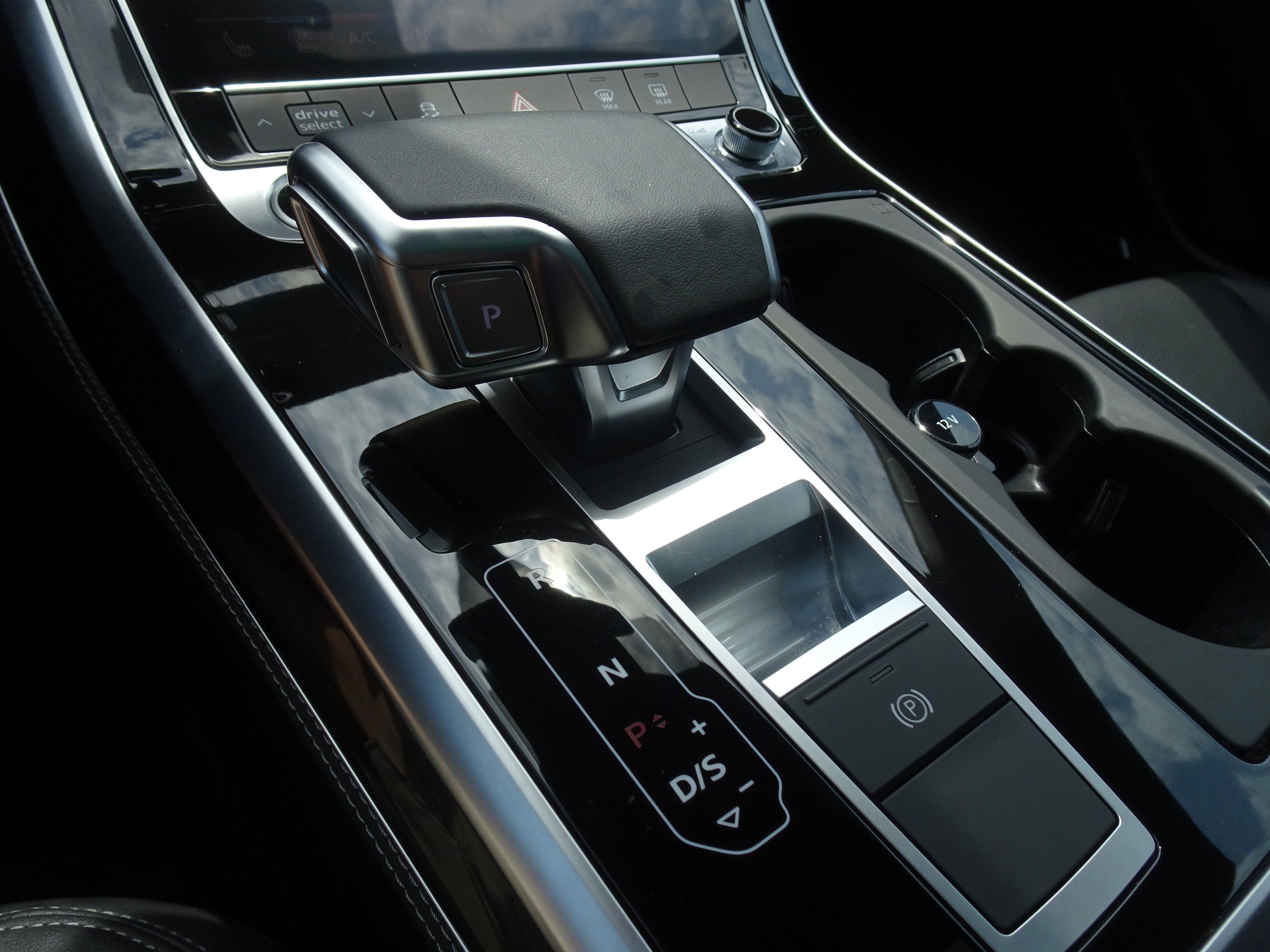 2025 Audi Q8 Premium Plus - Photo 25