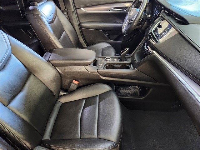 2021 Cadillac XT5 Luxury photo 3