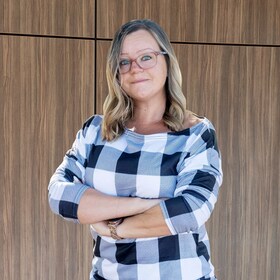 Staff member Una Schade from ID_e720b4225341