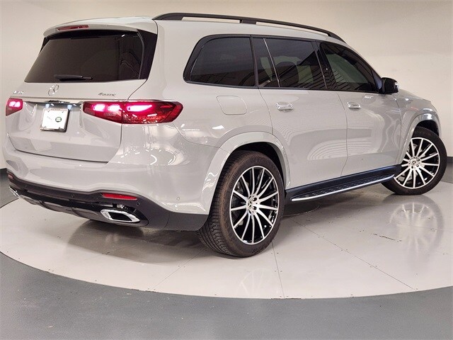 2025 Mercedes Benz GLS 450 4MATIC photo 2