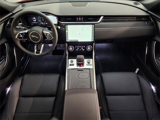 2024 Jaguar XF P300 R-Dynamic SE photo 4