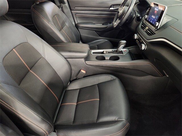 2019 Nissan Altima 2.5 SR photo 3