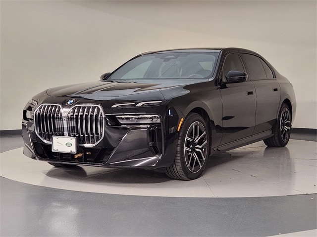 2025 BMW 7 Series 740i's photo