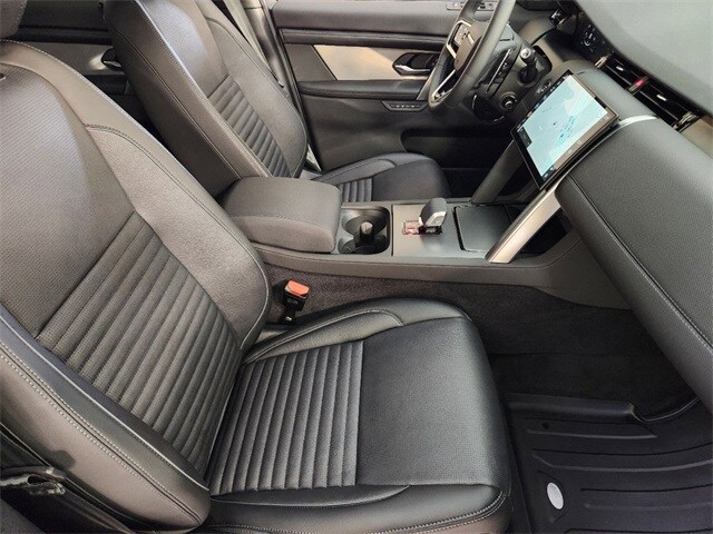 2025 Land Rover Discovery Sport SE photo 3