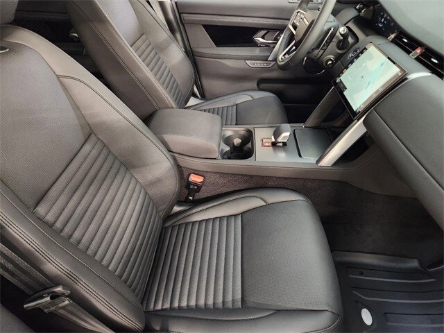 2024 Land Rover Discovery Sport S photo 3