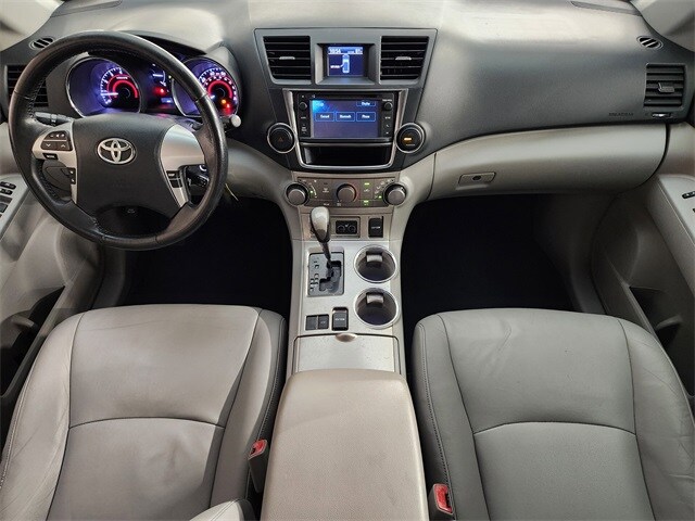 2013 Toyota Highlander Plus photo 4