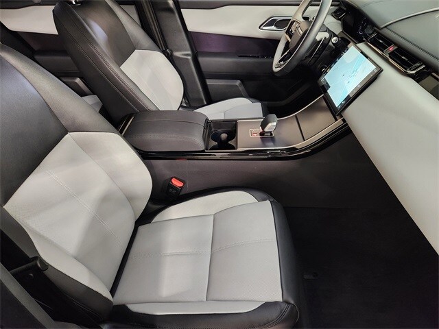 2026 Land Rover Range Rover Velar P250 Dynamic SE photo 3