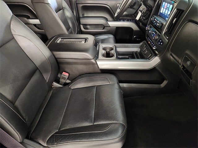 2016 Chevrolet Silverado 2500HD LTZ photo 2