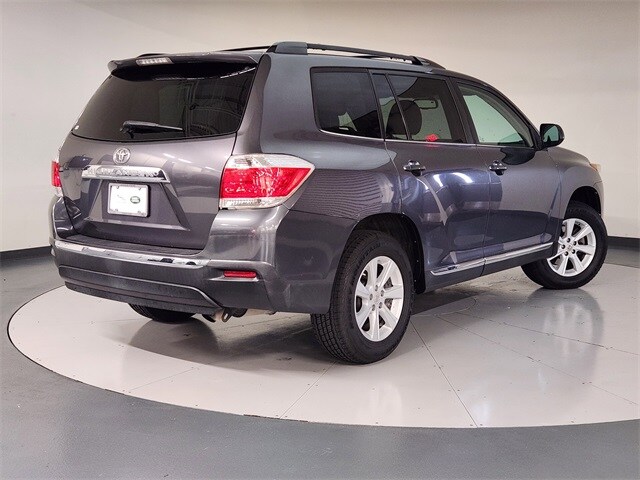 2013 Toyota Highlander Plus photo 2