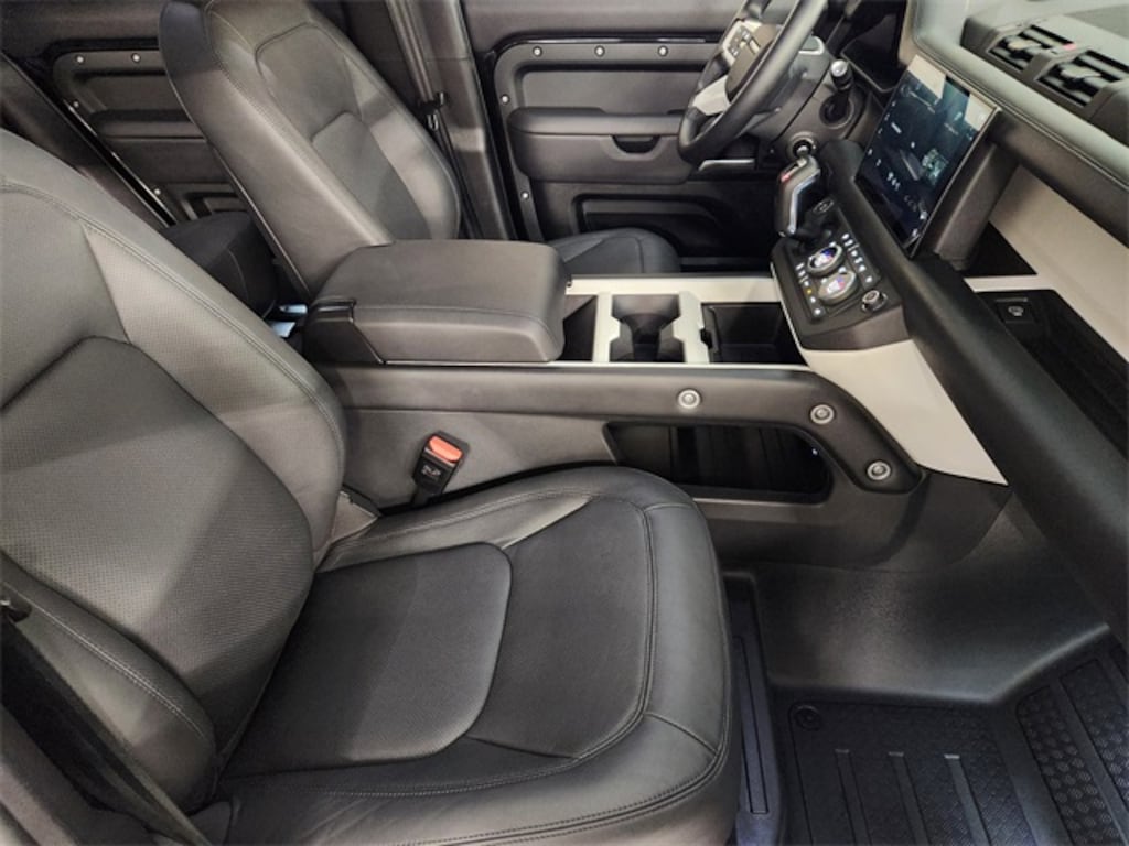 Used 2025 Land Rover Defender 110 X-Dynamic SE SUV